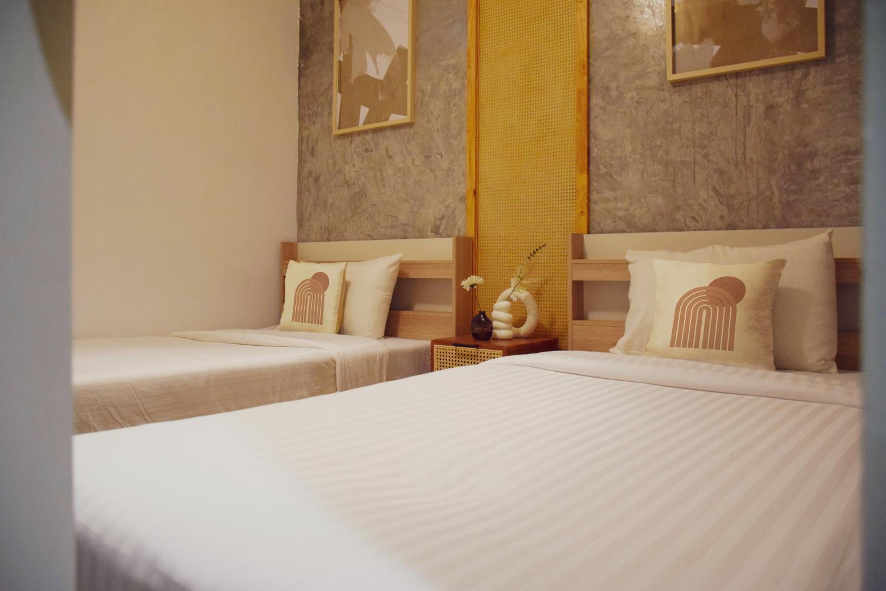 Deluxe Double or Twin Room with Shared Bathroom photo 3