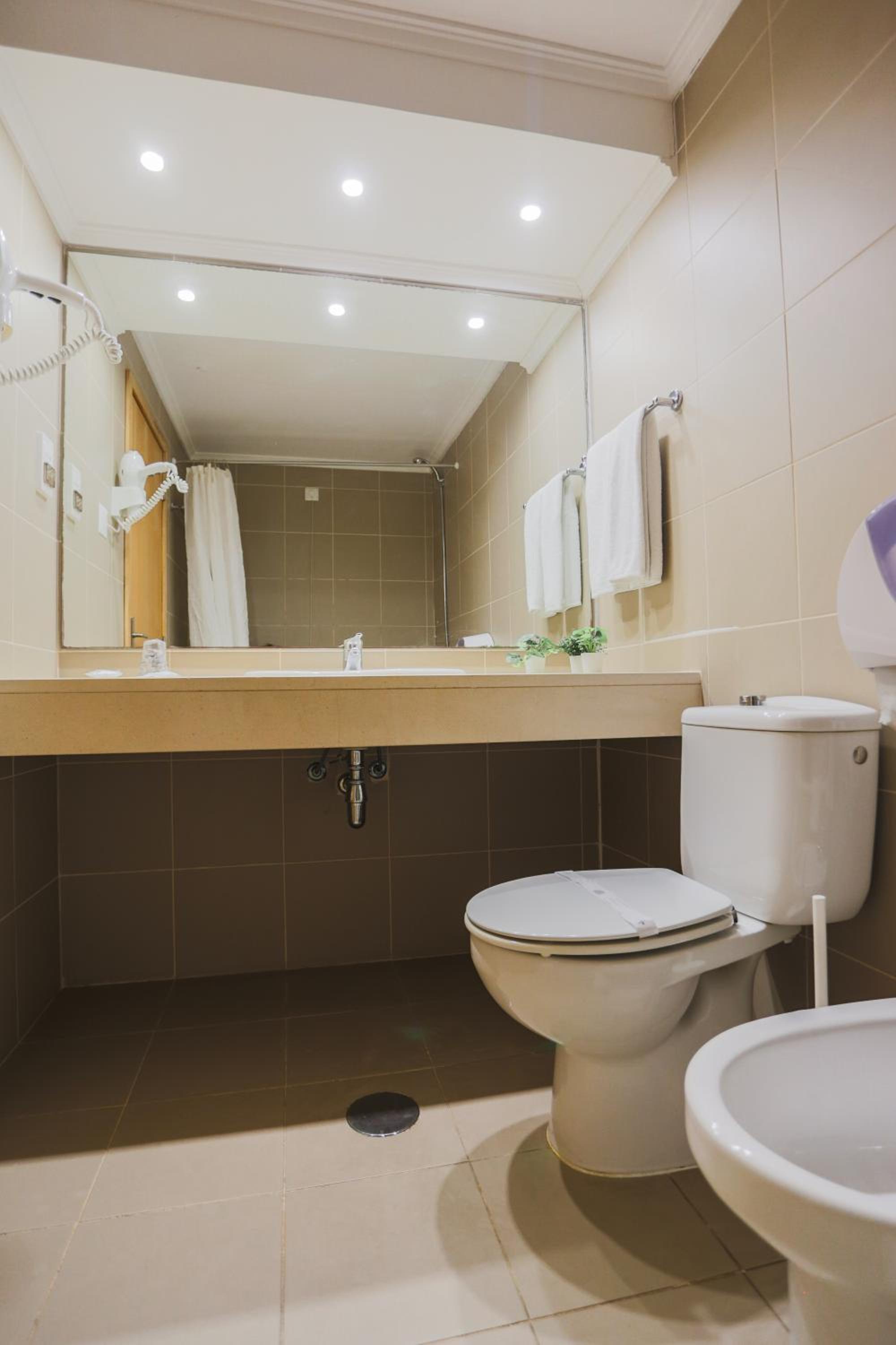 Double Room - Photo 13