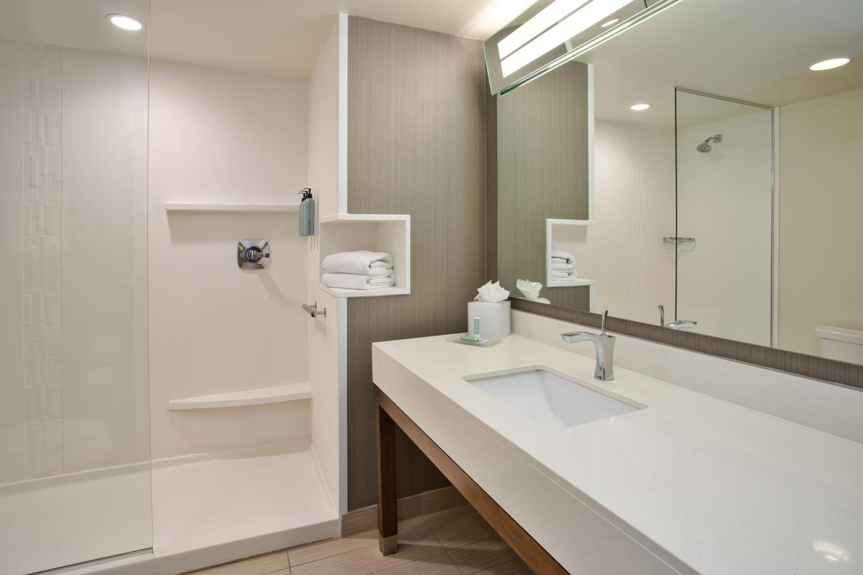 King Room with Balcony - Hearing Accessible photo 2