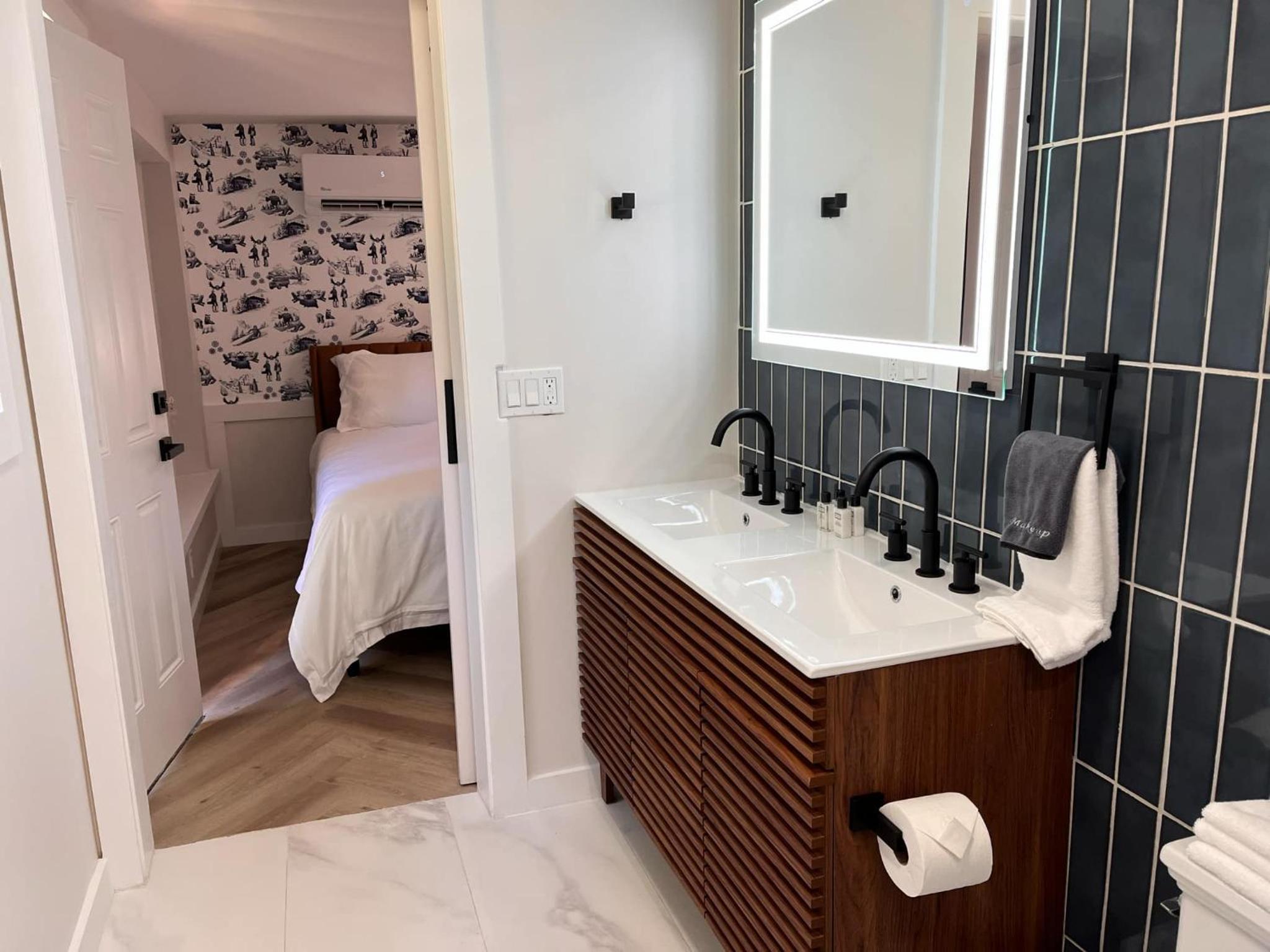 Double Room - Photo 6
