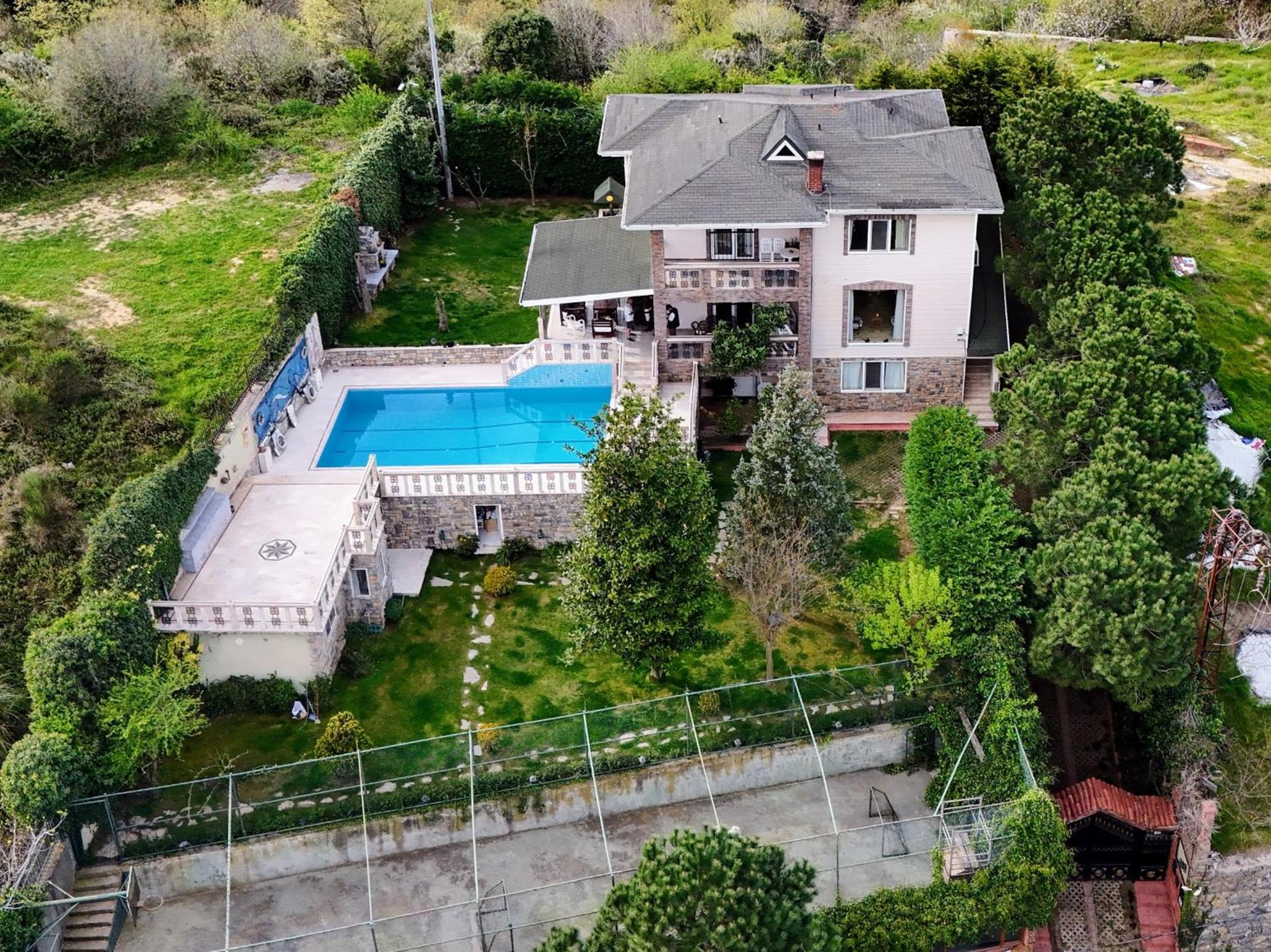Villa photo 2