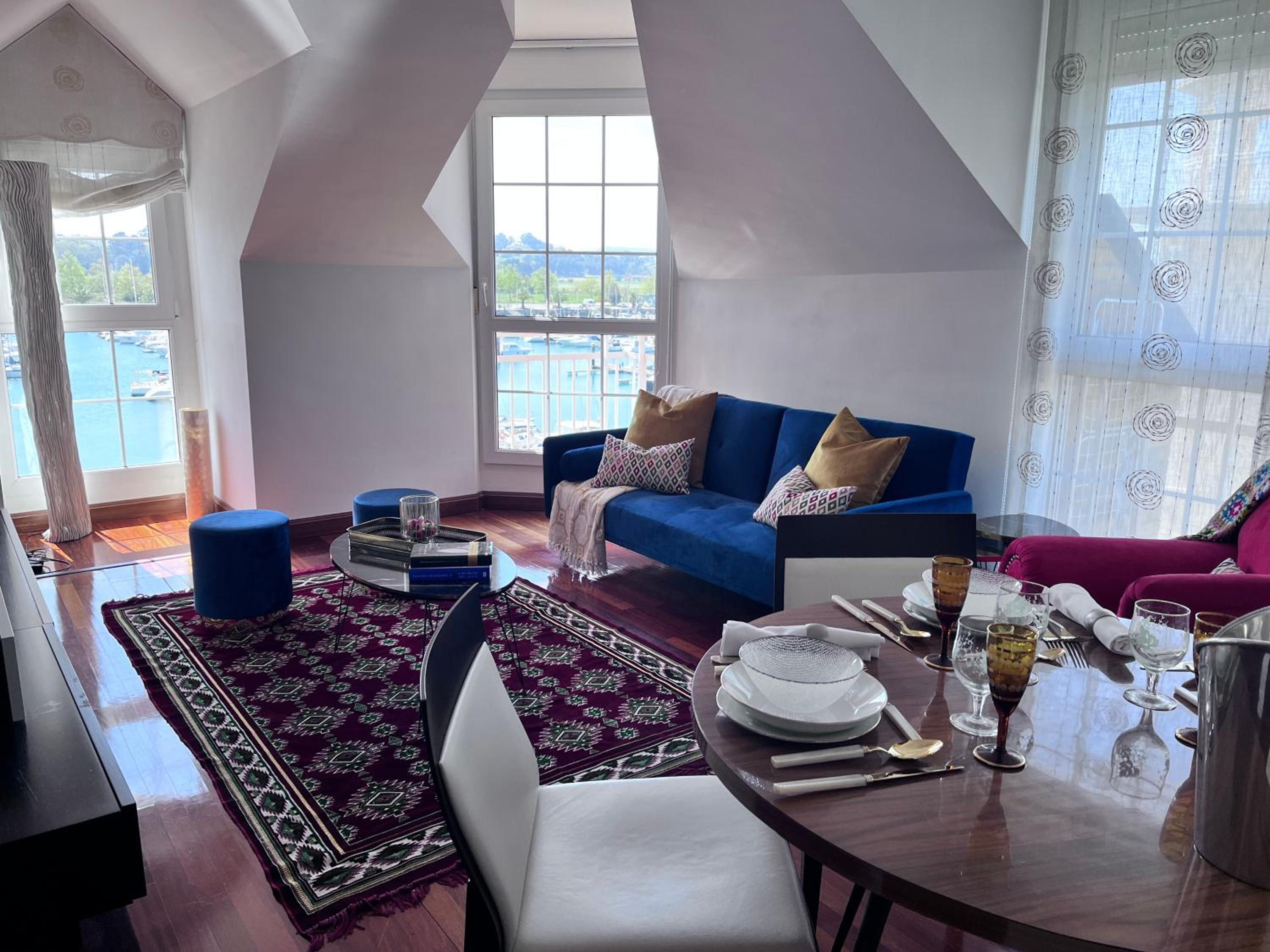 Apartamento de dos habitaciones con terraza y vista al mar