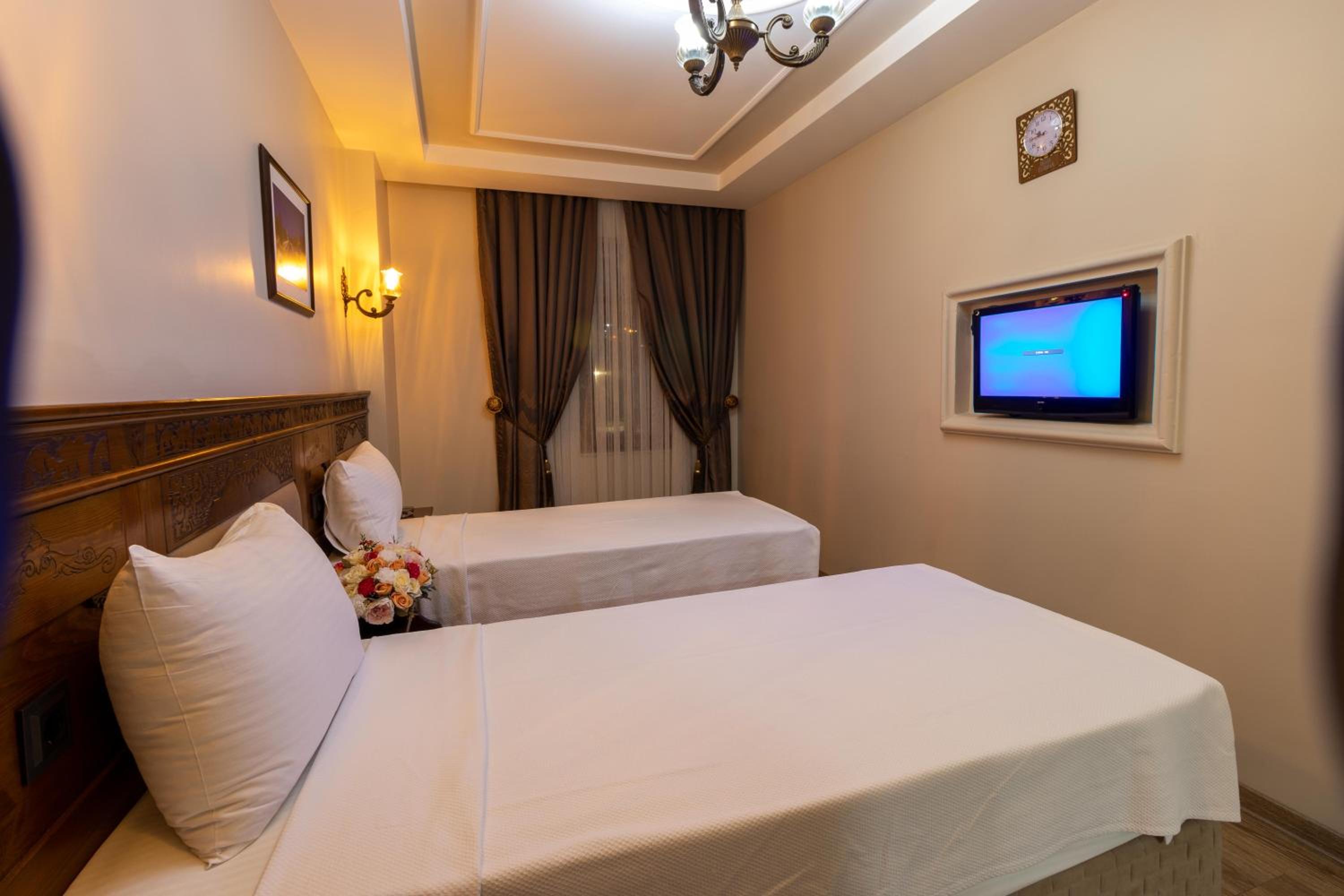 Double Room - Photo 12