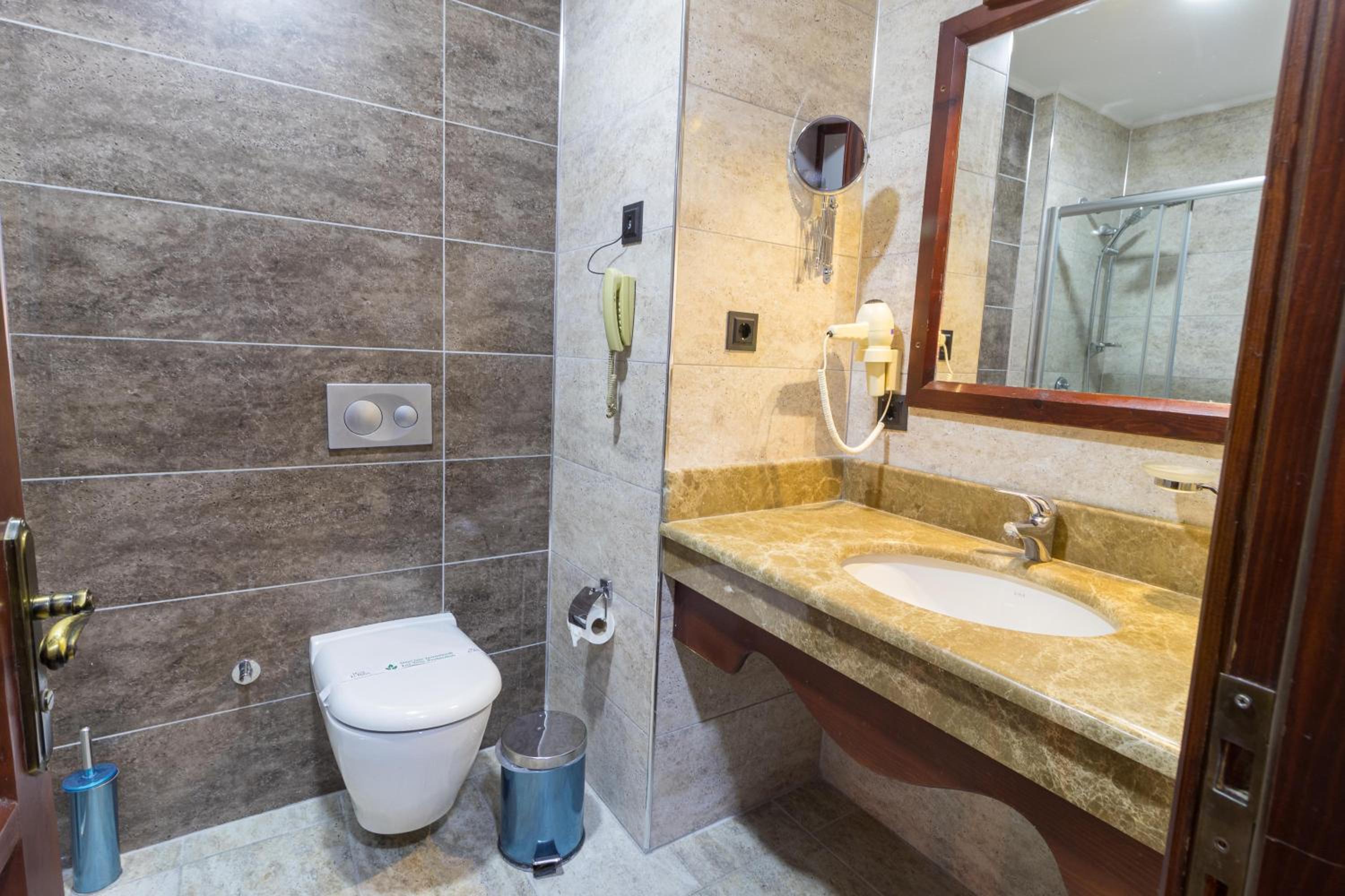 Suite - Photo 11