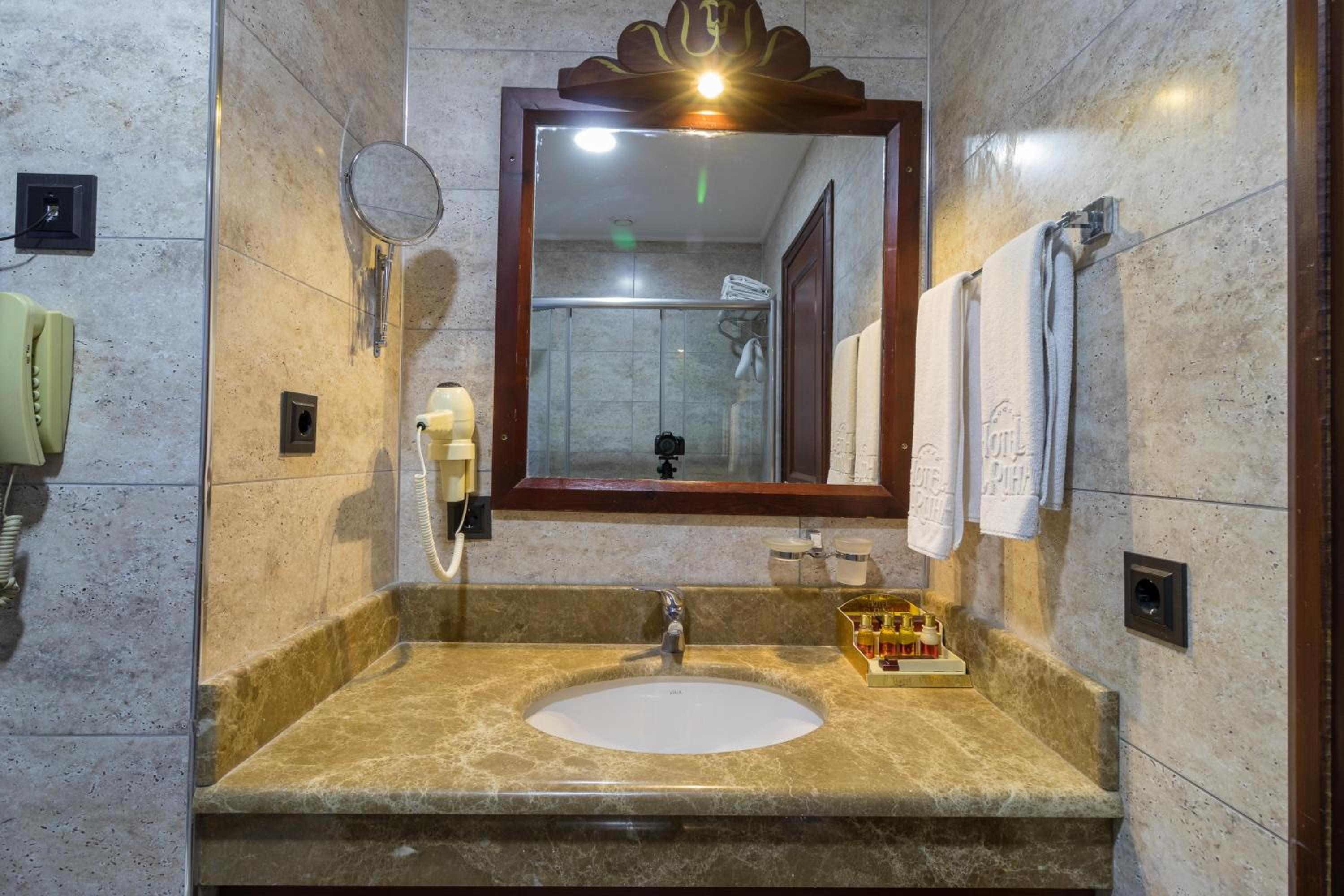 Suite - Photo 15