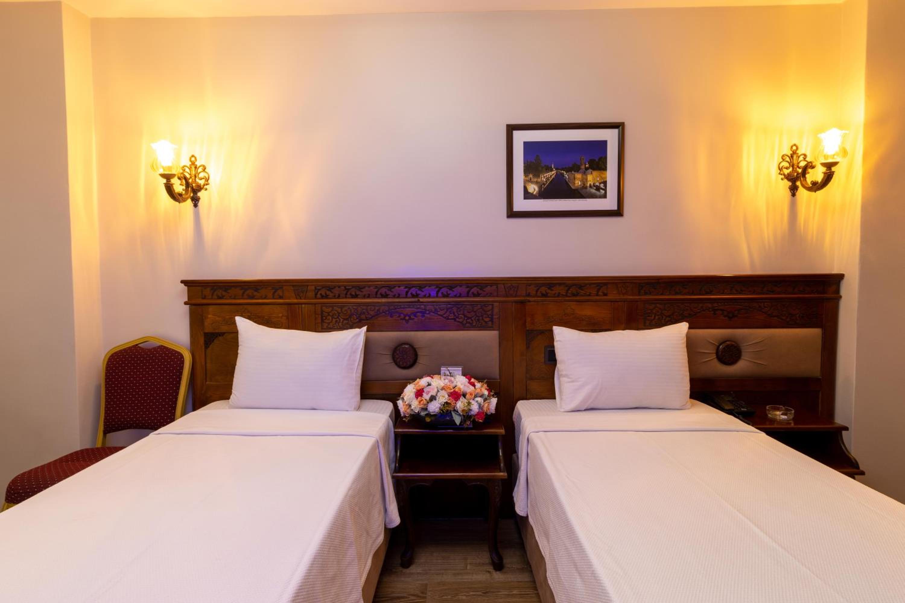 Double Room - Photo 6
