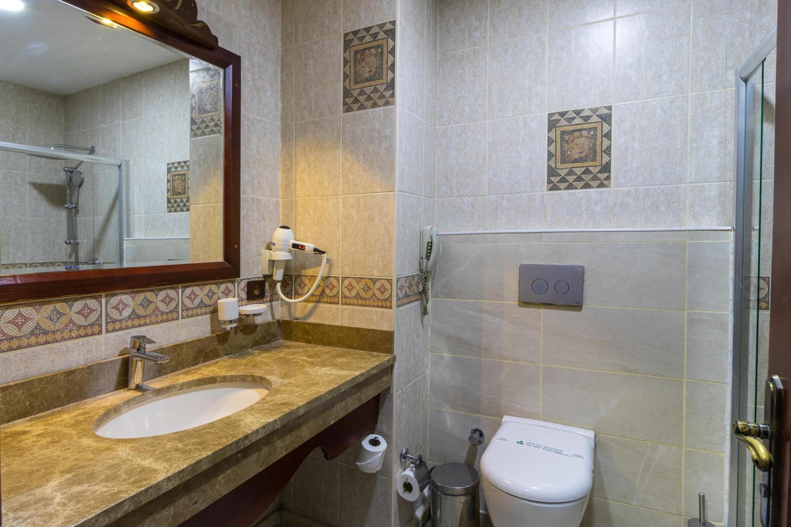 Suite - Photo 9