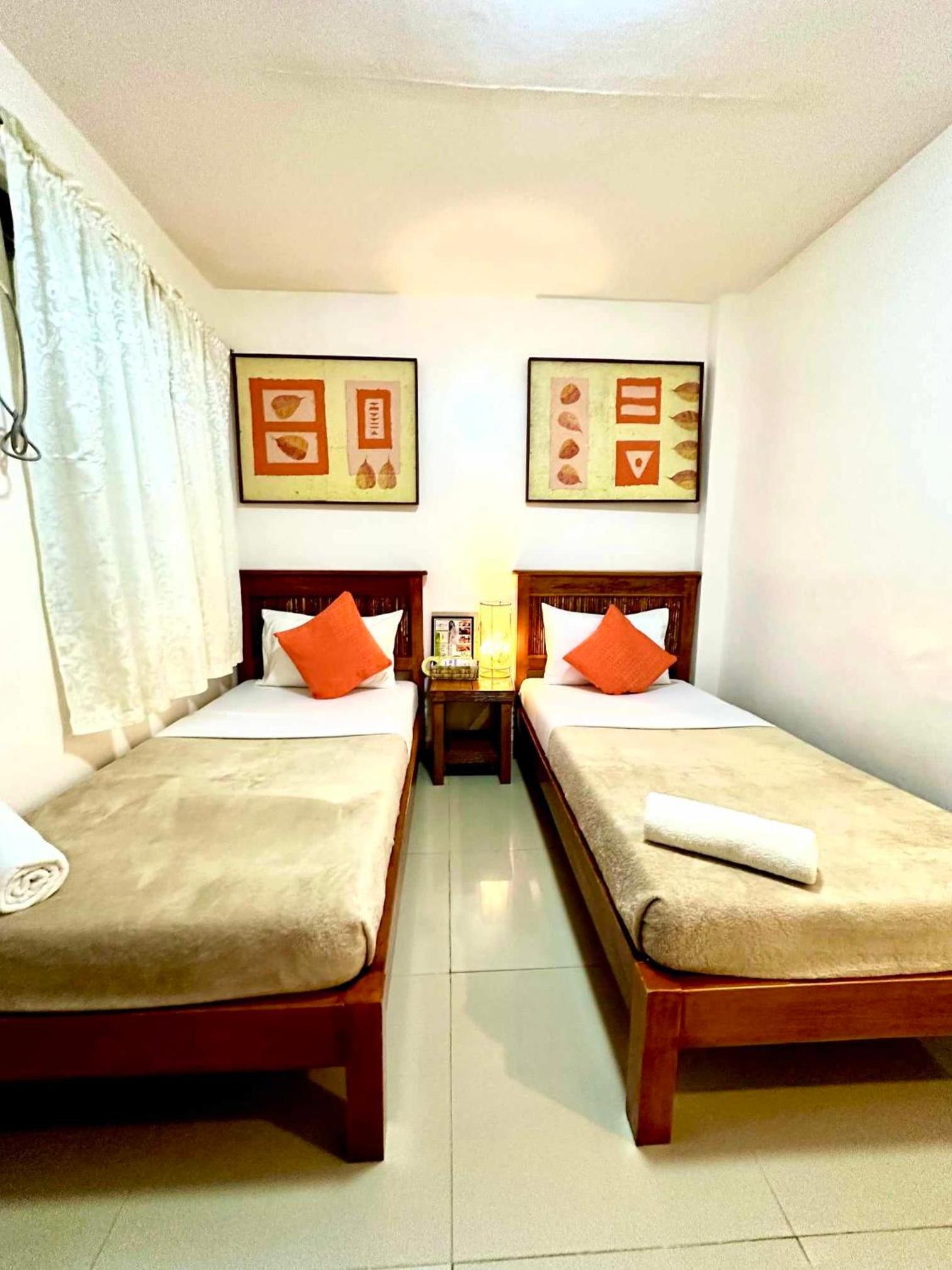 Twin Room - Photo 5