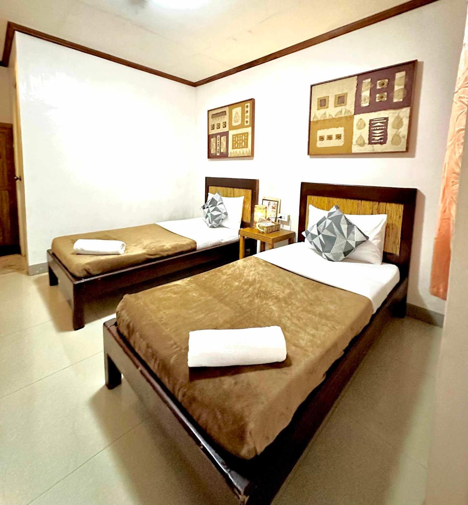 Twin Room - Photo 2