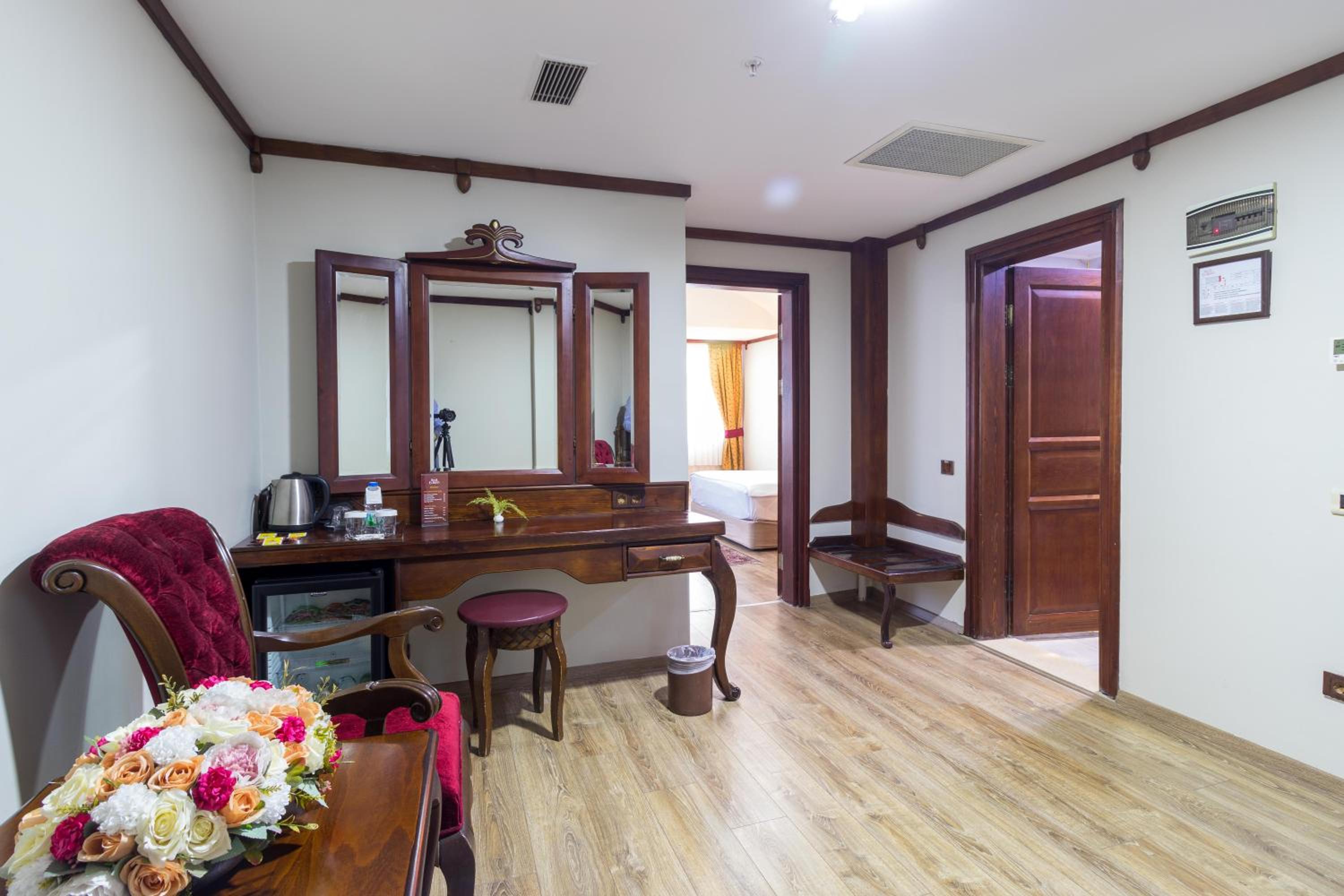 Suite - Photo 14