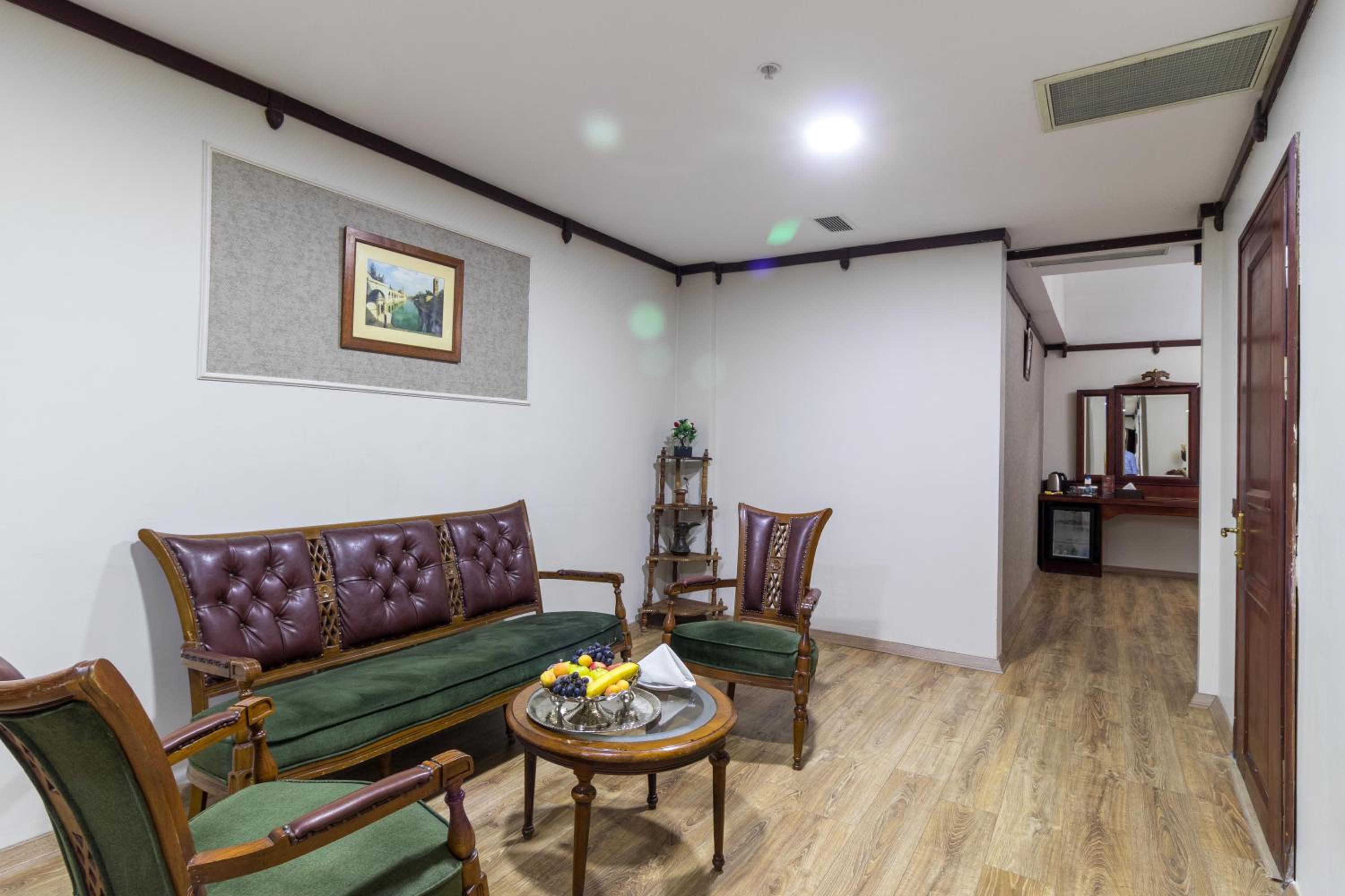 Suite - Photo 7