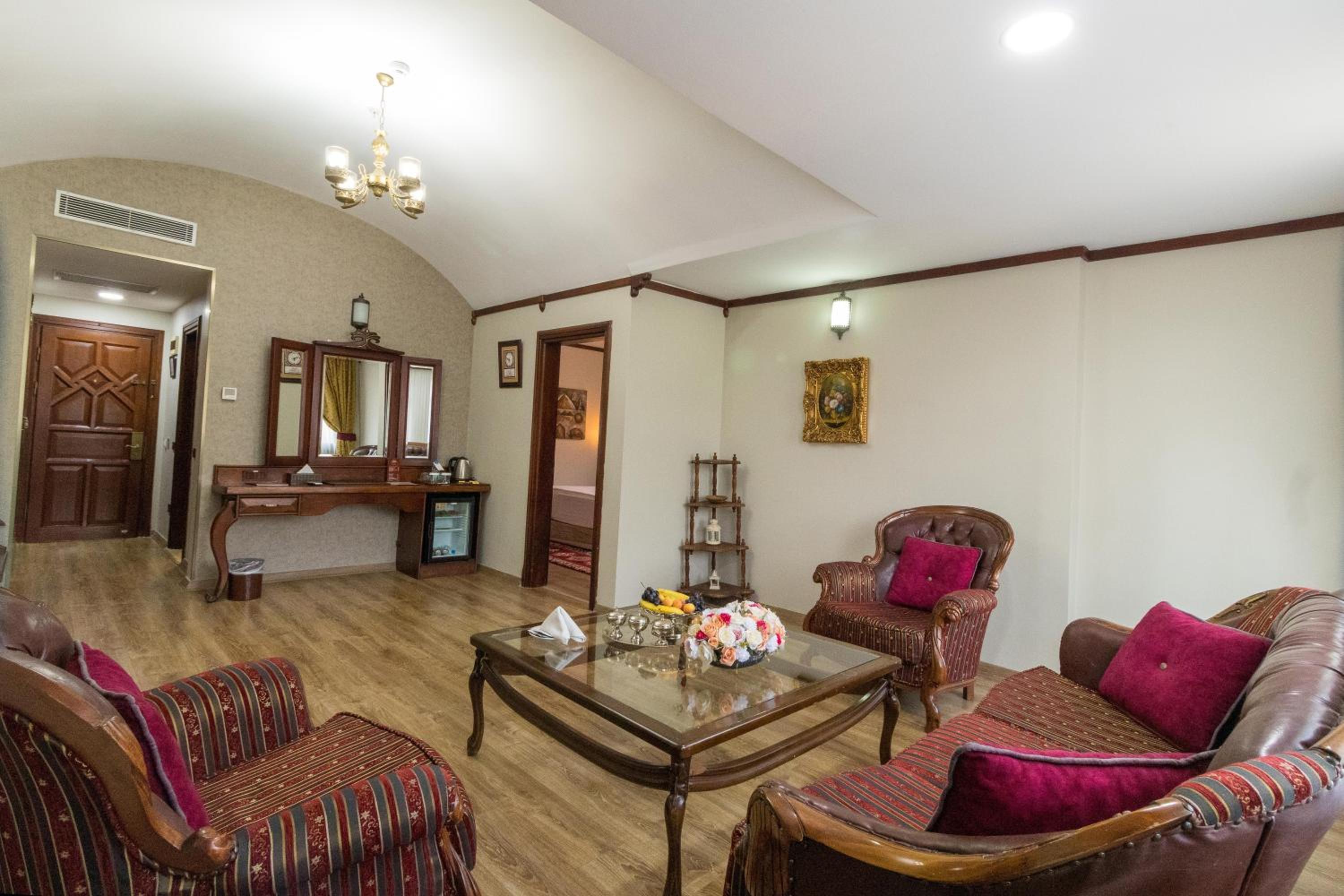 Suite - Photo 4