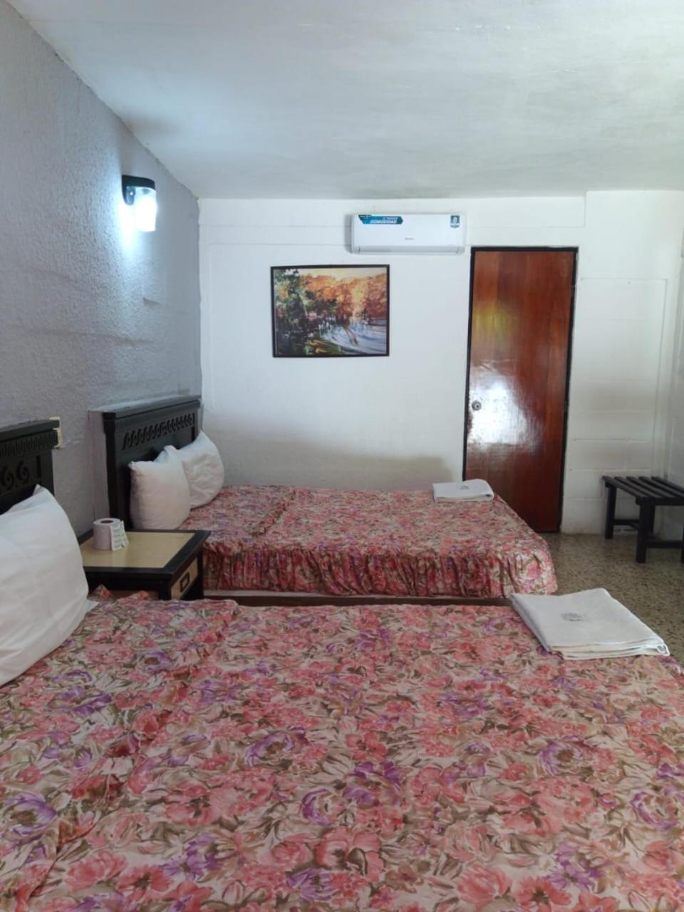 Twin Room - Photo 3