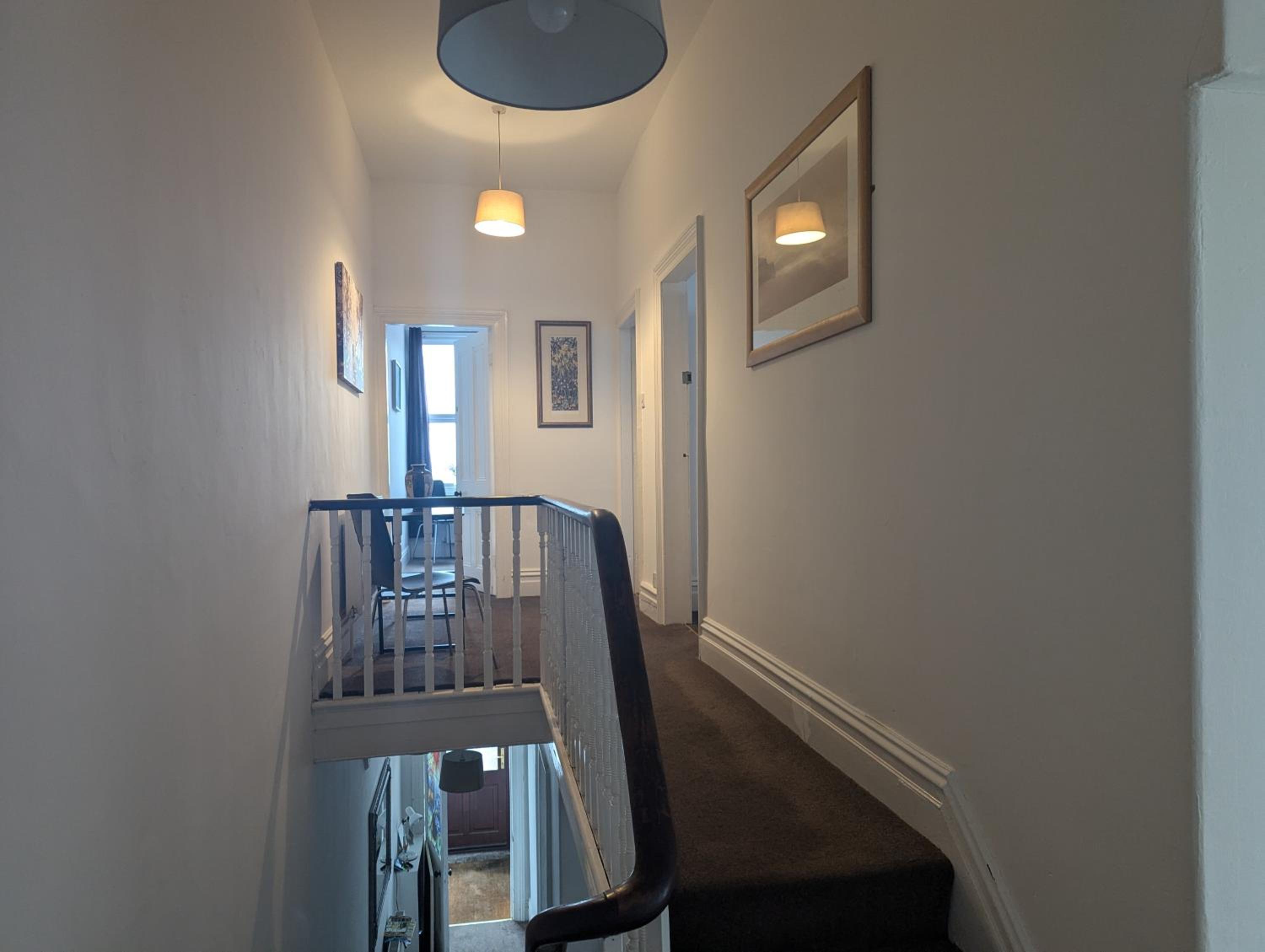 Five-Bedroom House photo 3