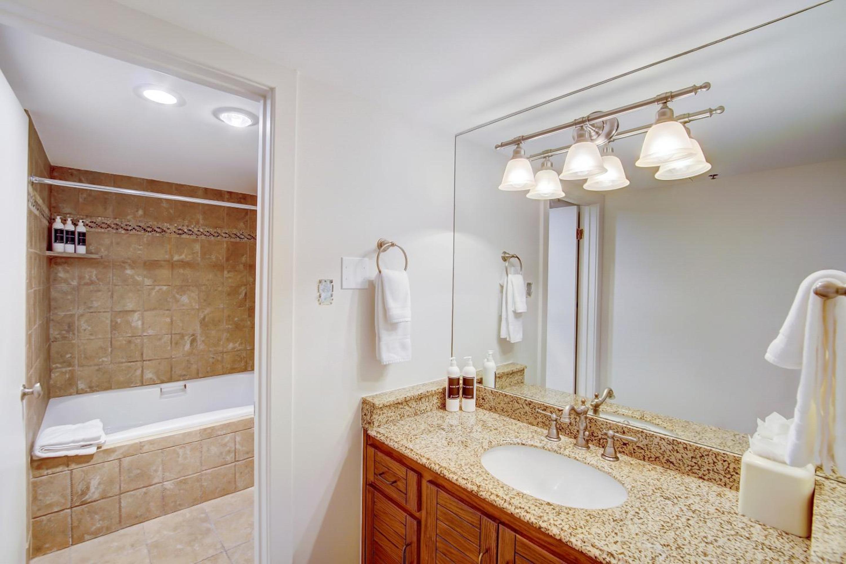 2 Bedroom Condominium with Spa - Photo 2