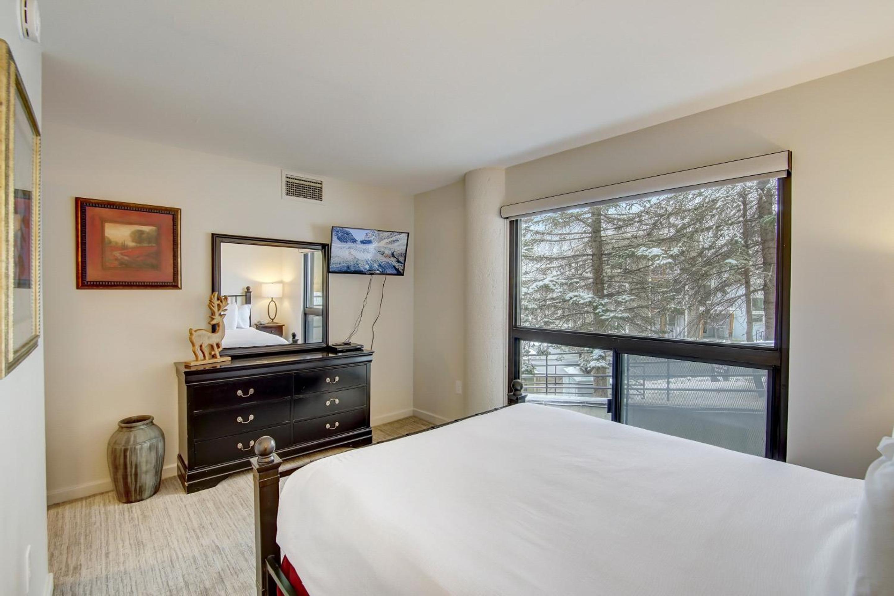 2 Bedroom Condominium with Spa - Photo 10
