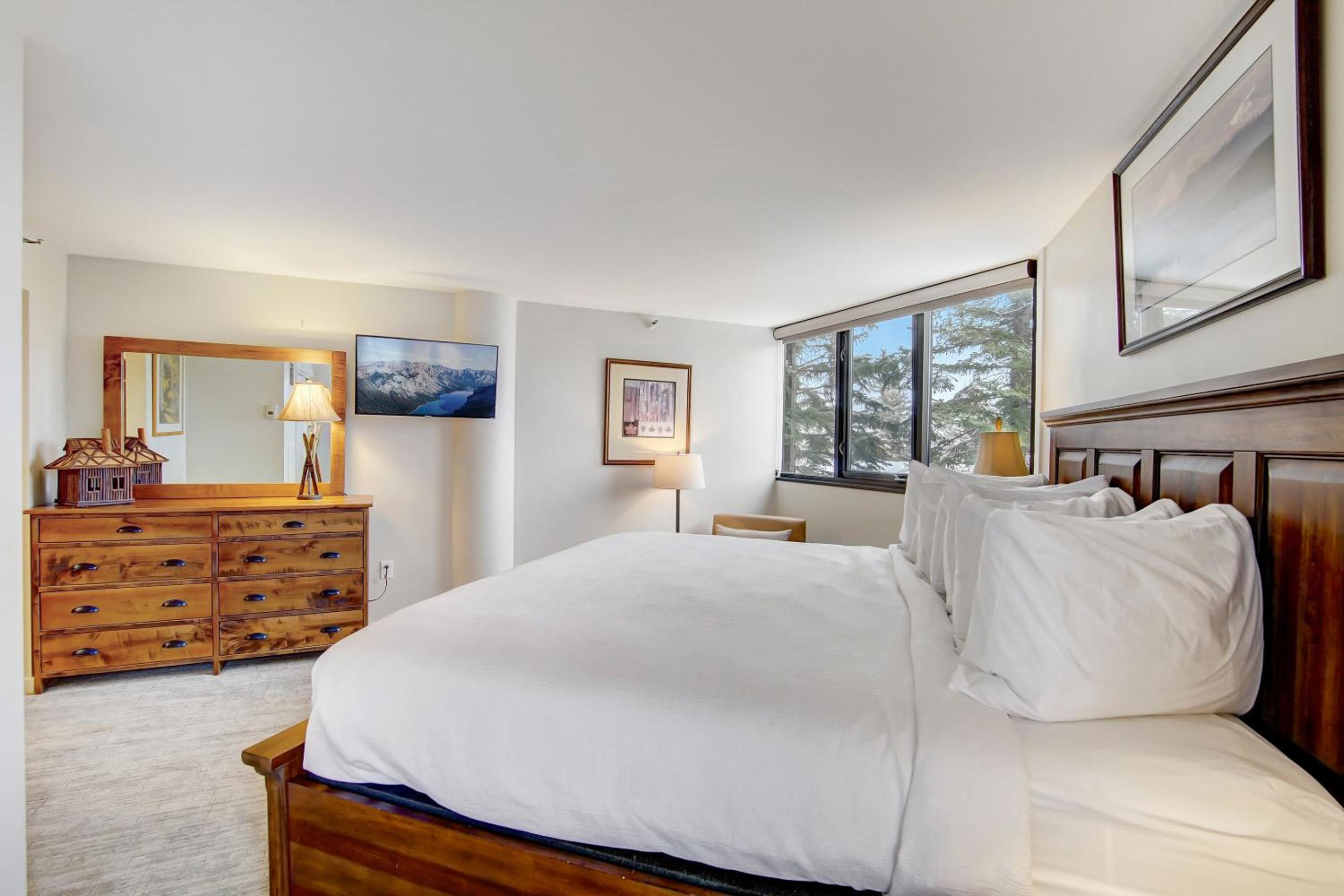 2 Bedroom Condominium with Spa - Photo 4