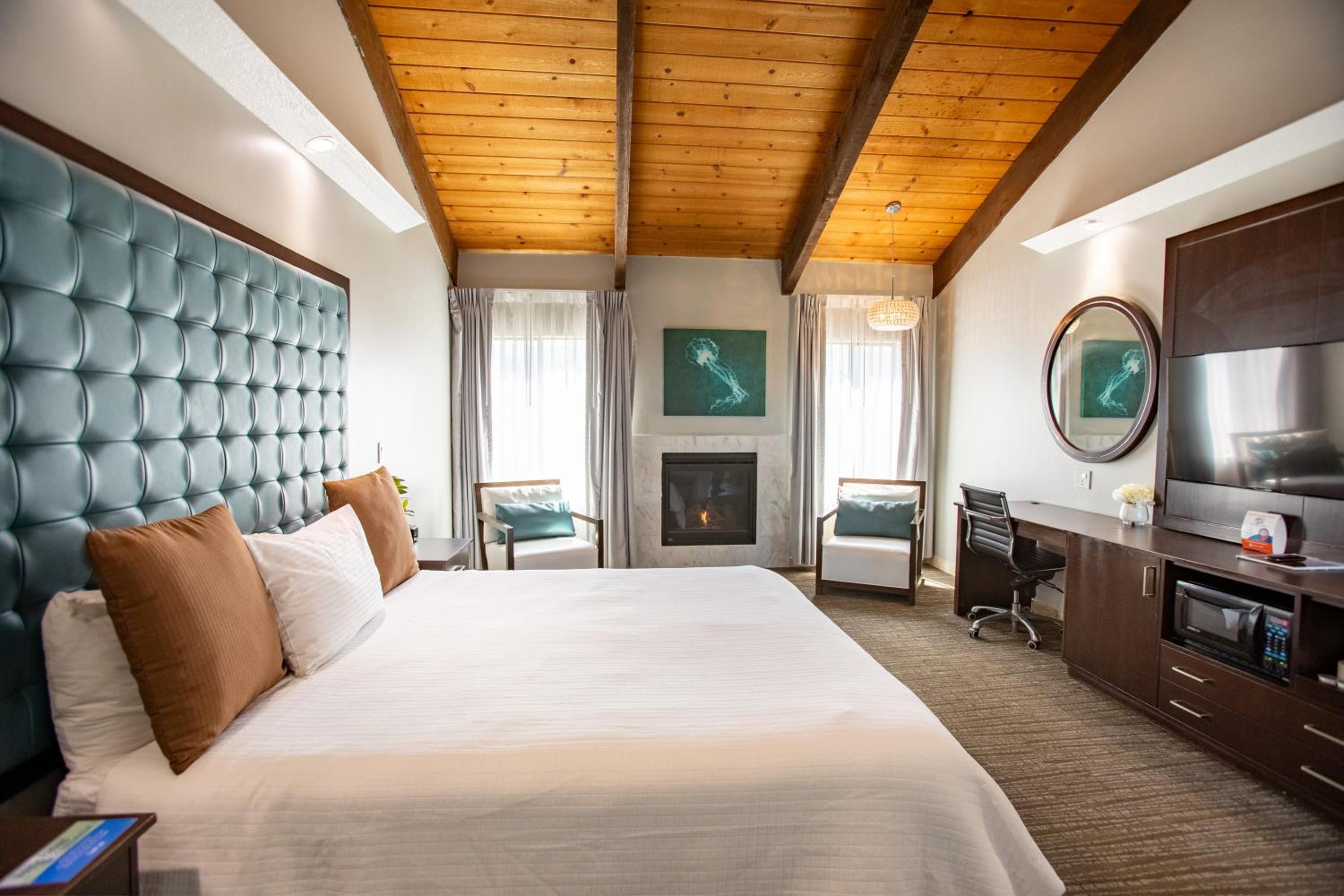 Deluxe King Room - Photo 1