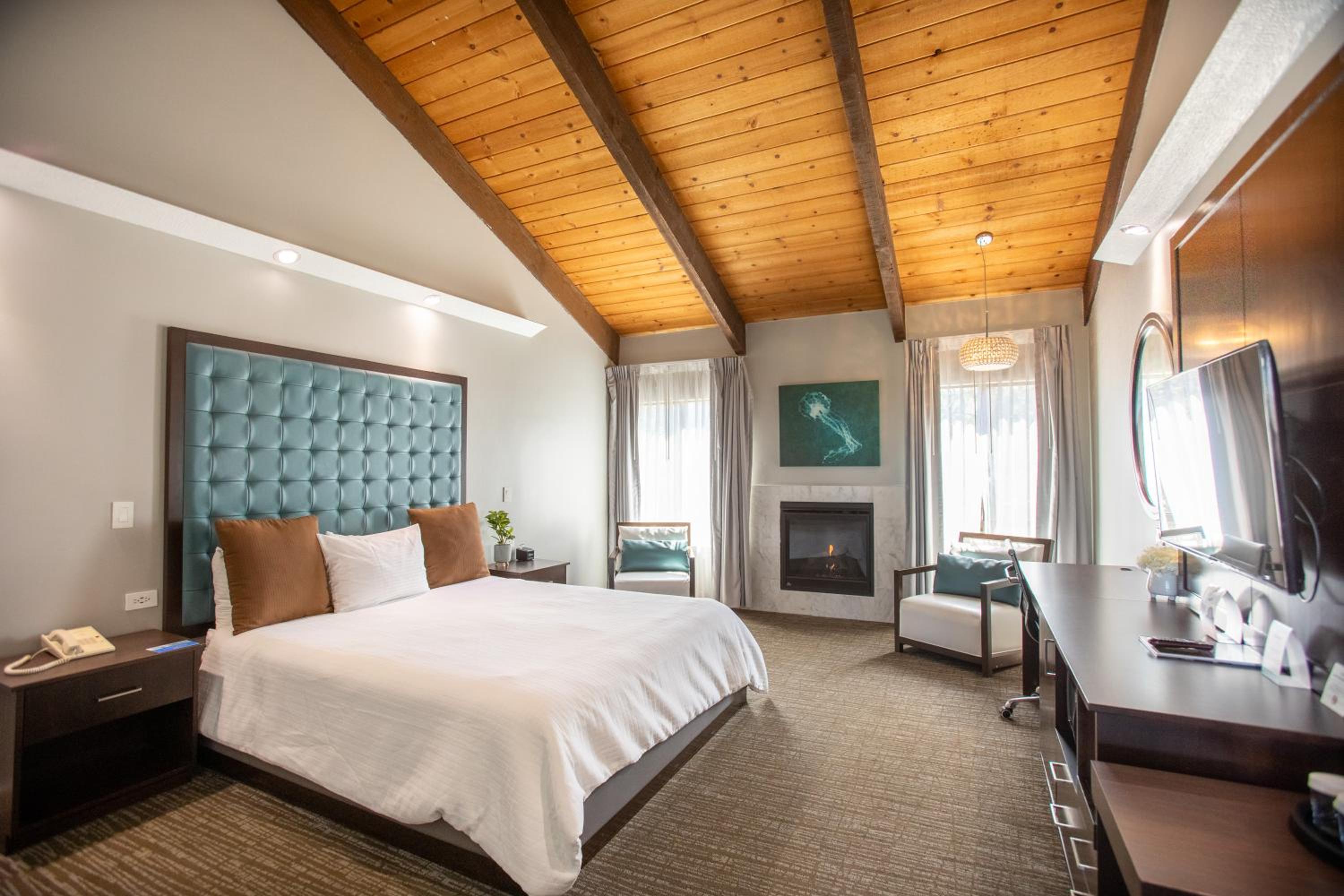Deluxe King Room - Photo 3