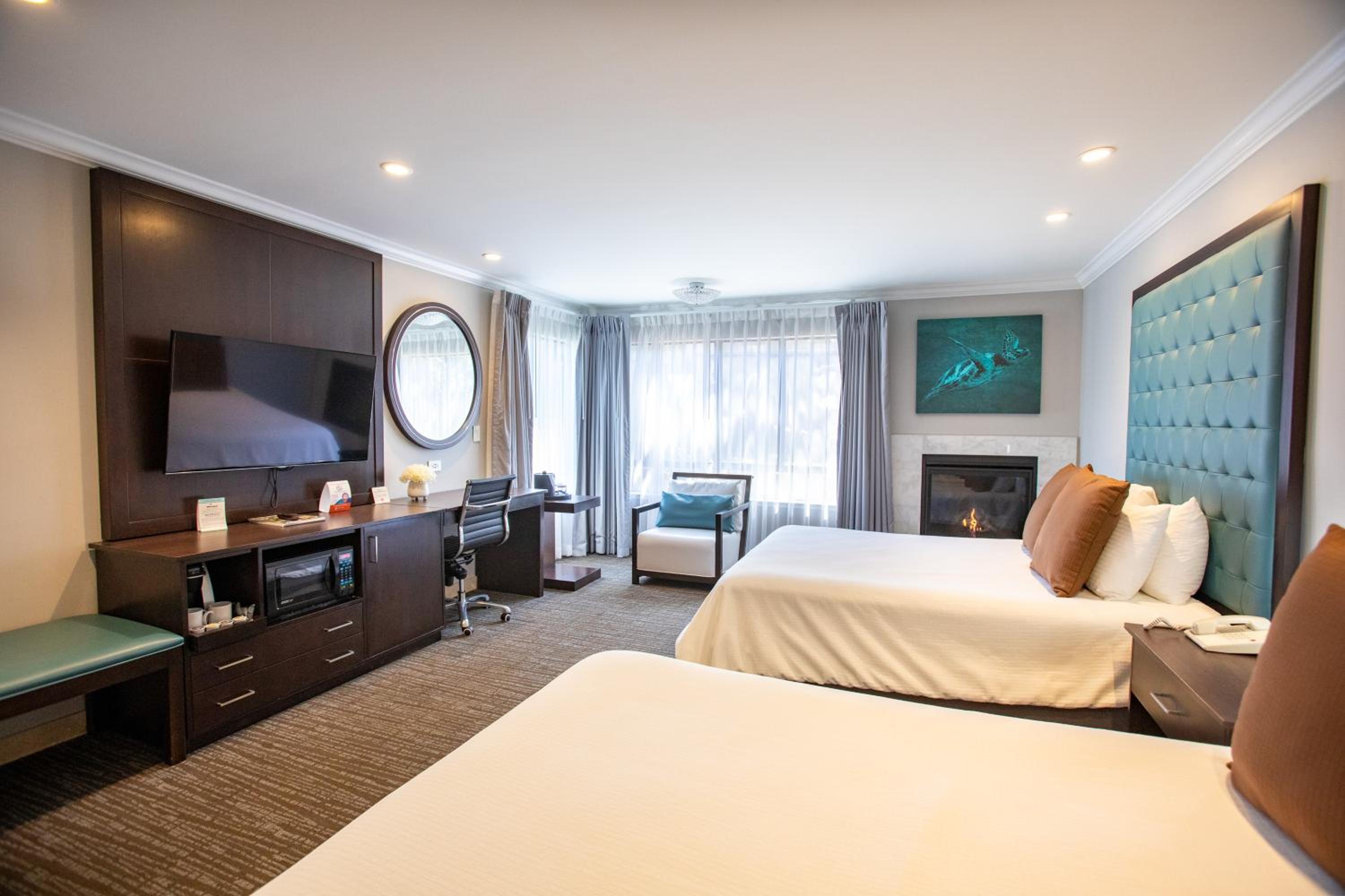 Queen Room with Two Queen Beds - Disability Access - Photo 5