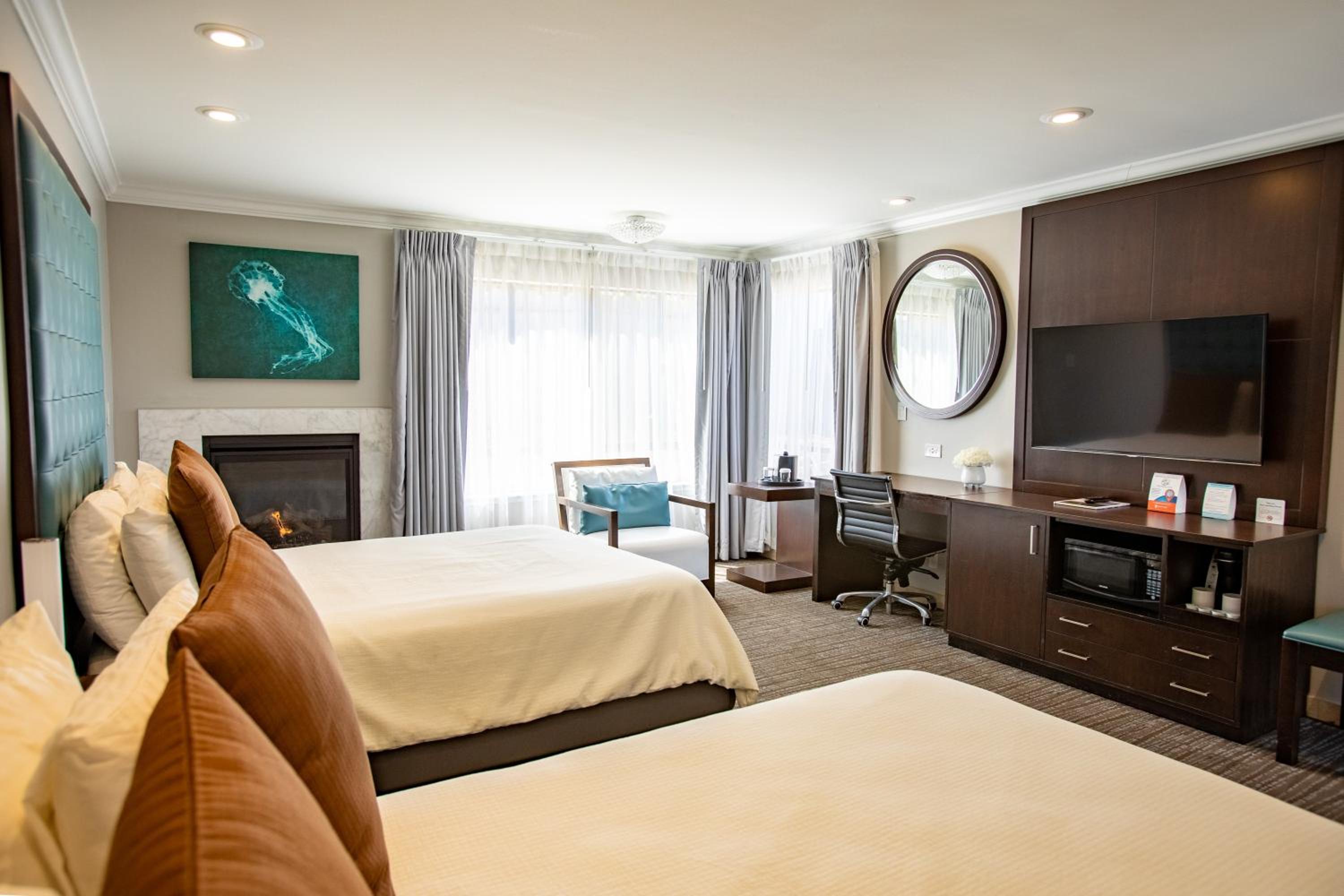 Queen Room with Two Queen Beds - Disability Access - Photo 1