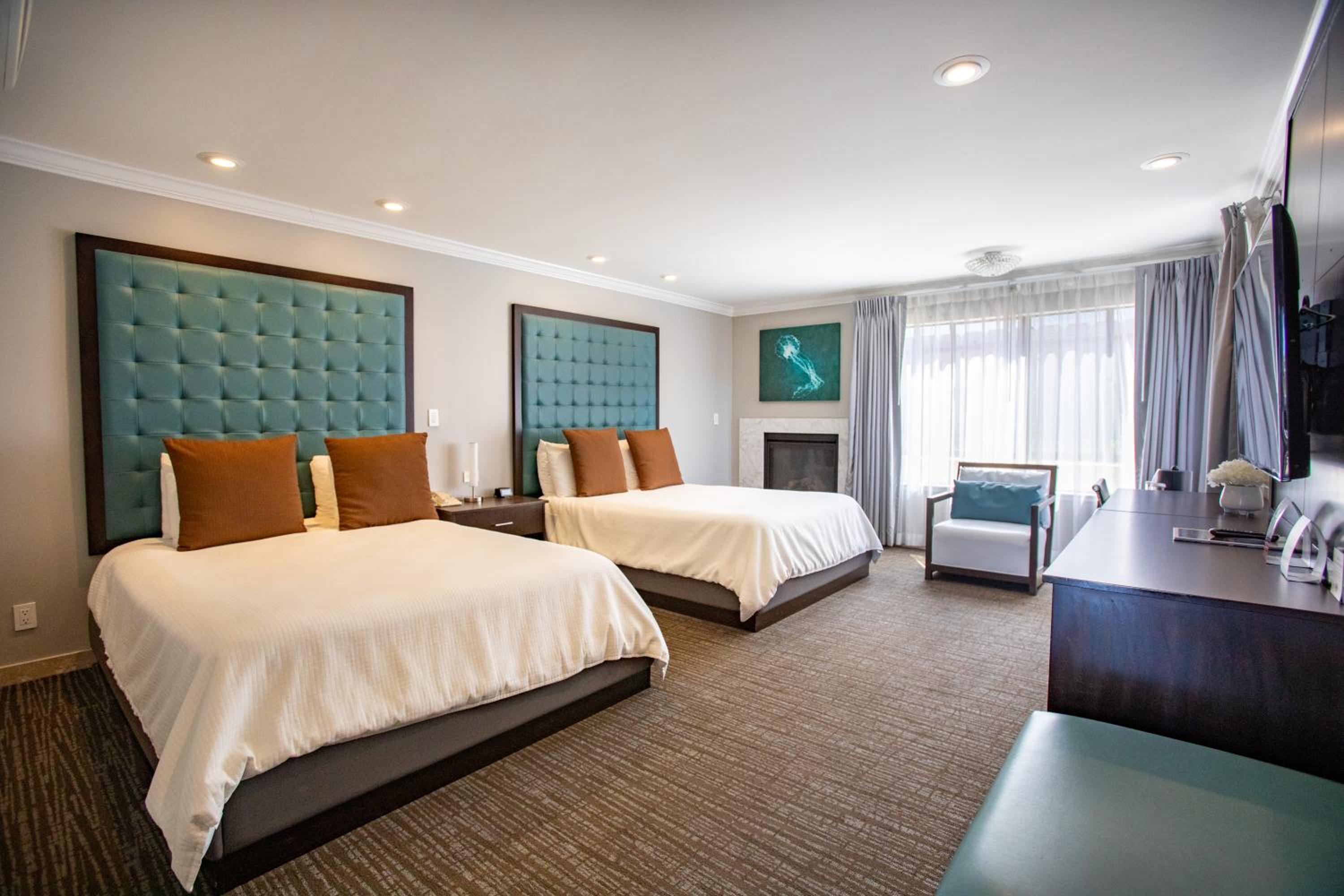 Queen Room with Two Queen Beds - Disability Access - Photo 6