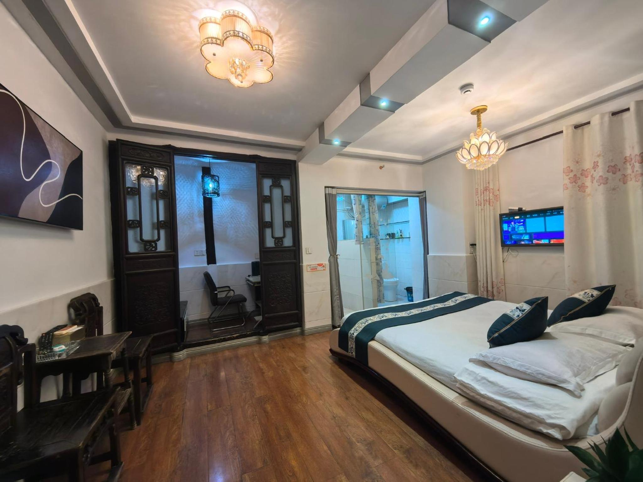 Deluxe Family King Room photo 1