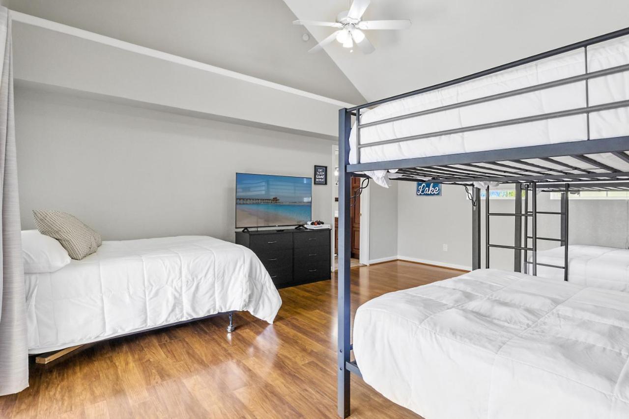 Five-Bedroom House photo 1