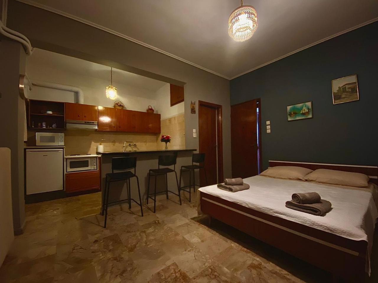 One-Bedroom Apartment photo 1