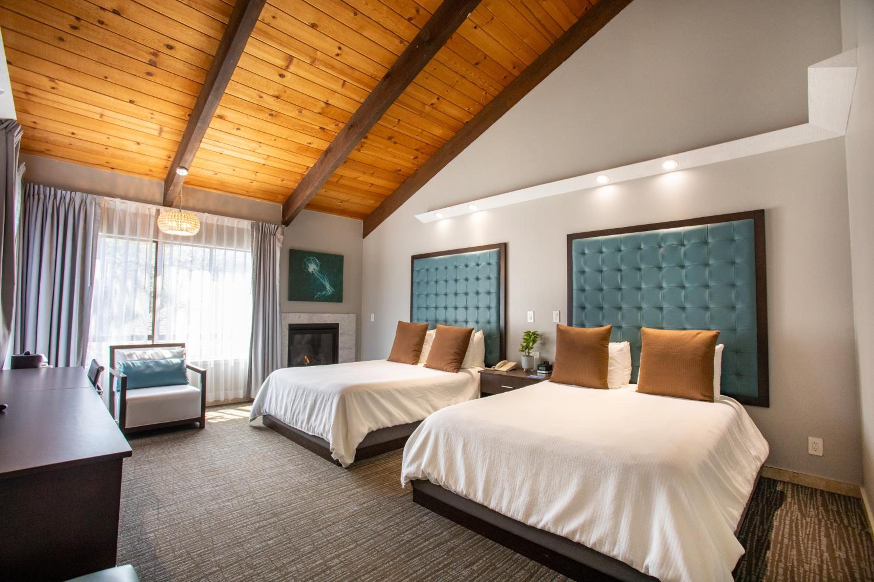 Deluxe Room with 2 queen beds