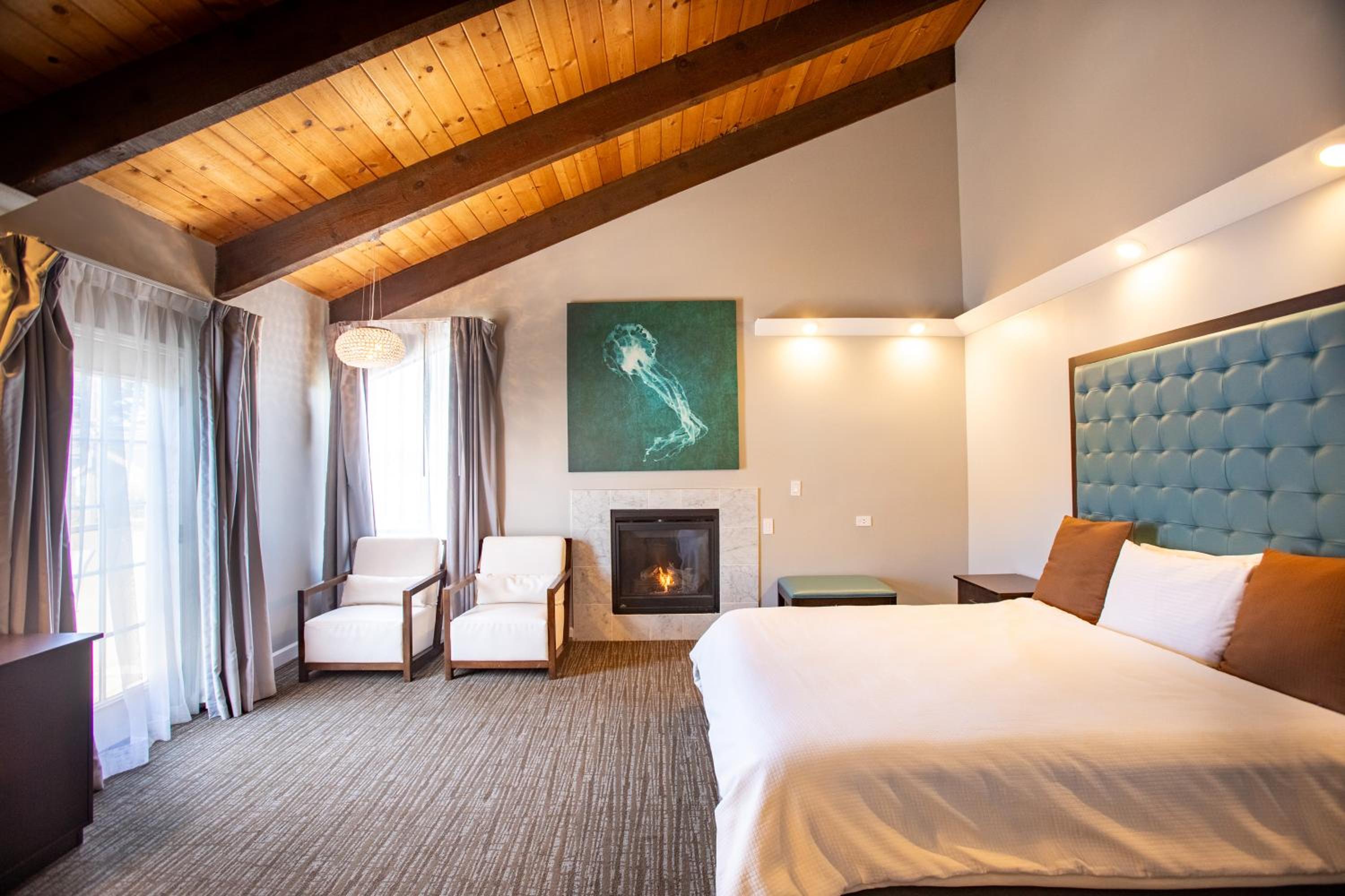 Deluxe King Room with Balcony