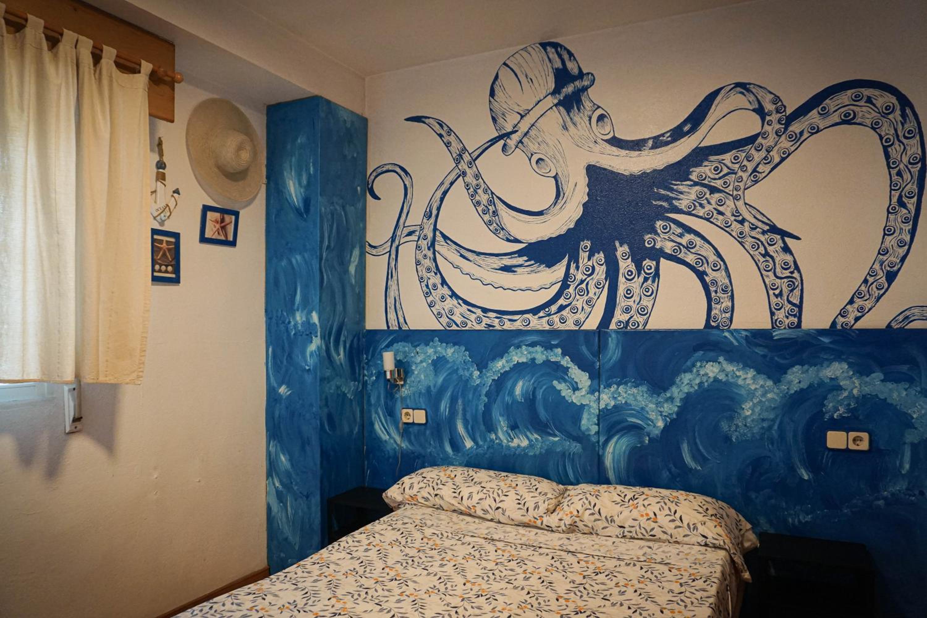 Double Room with Private Bathroom - Photo 6