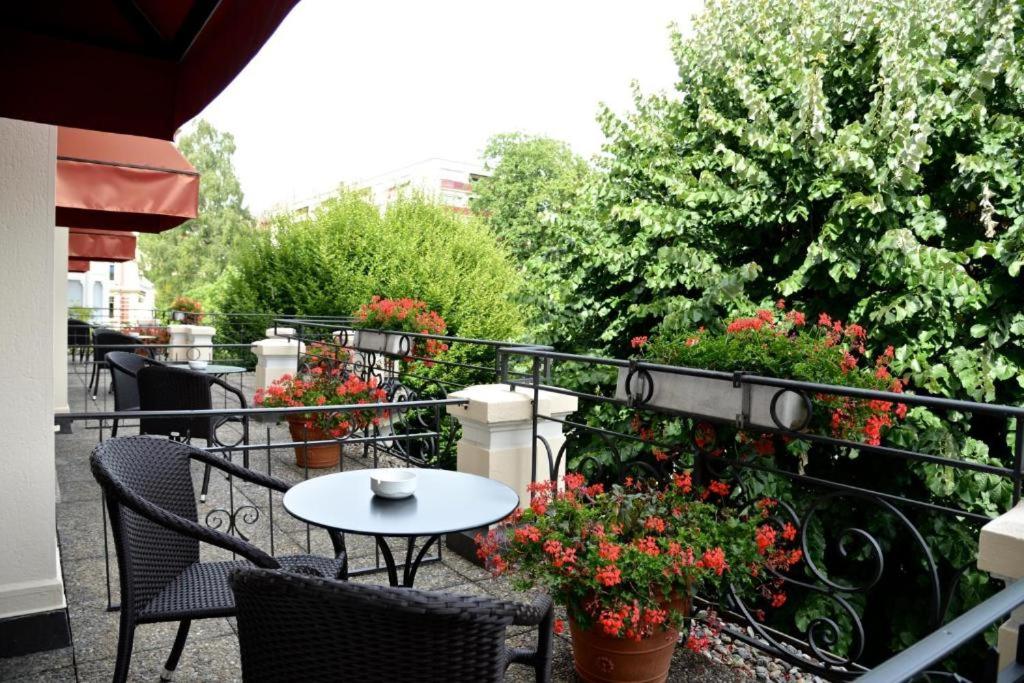 classic Double Room with Balcony - Photo 4
