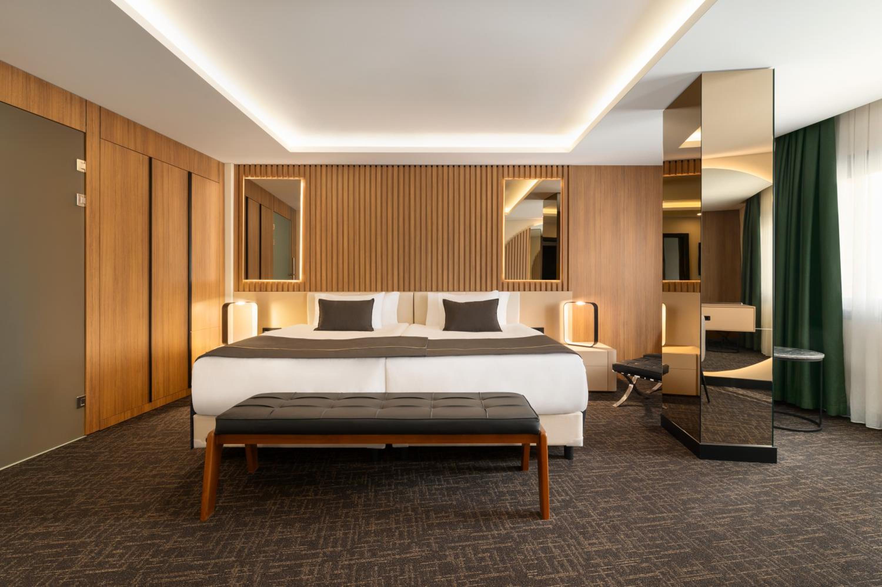 Junior King Suite with City View