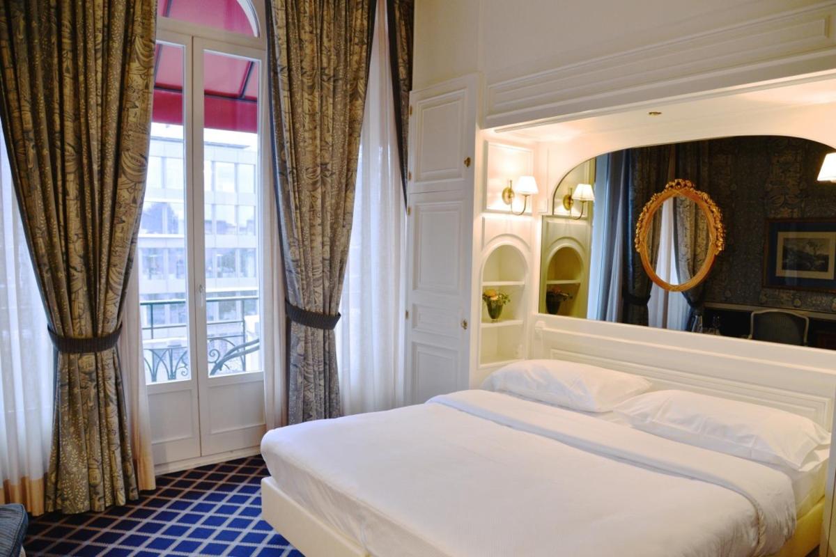 classic Double Room with Balcony - Photo 1