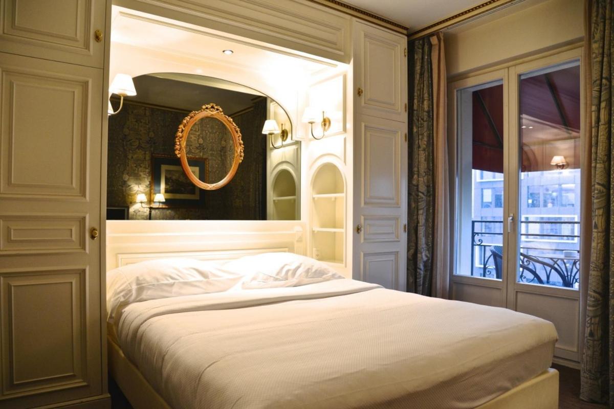 classic Double Room with Balcony - Photo 2
