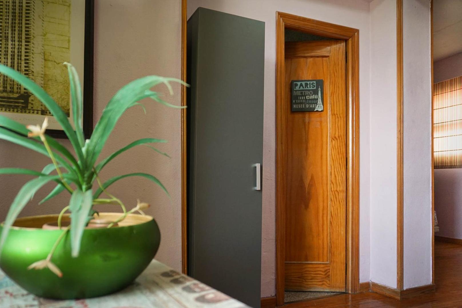 Double Room with Balcony - Photo 8