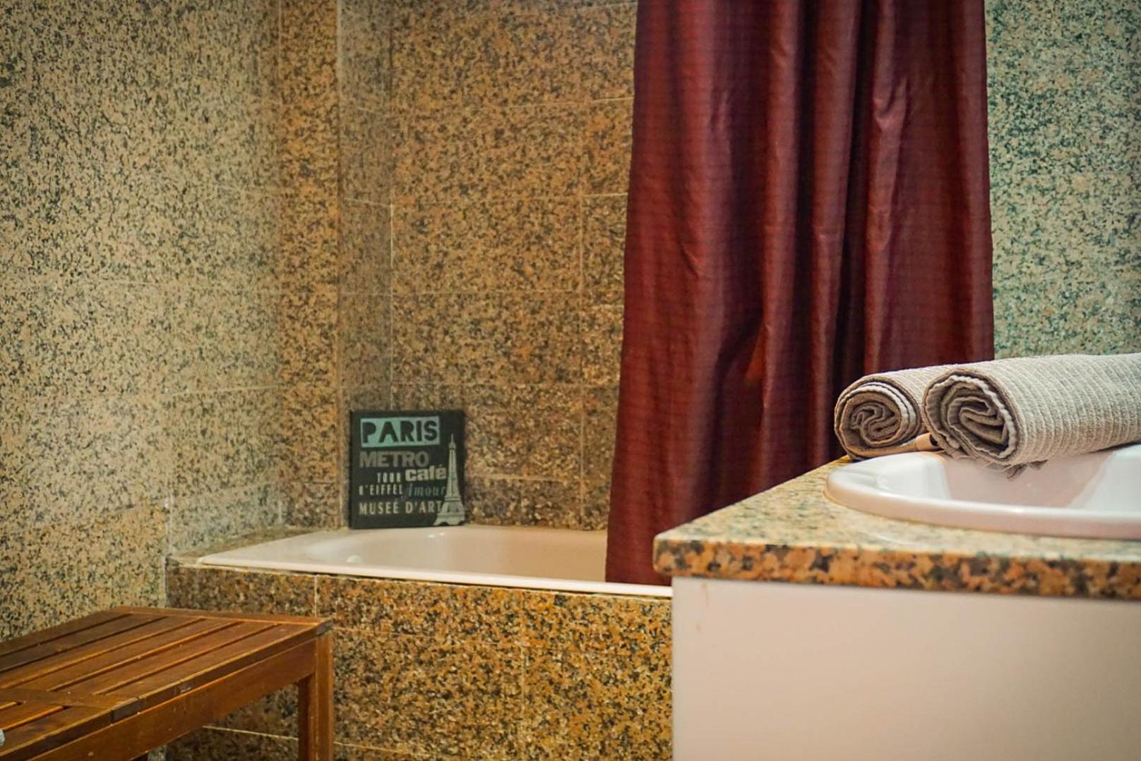 Double Room with Balcony - Photo 2