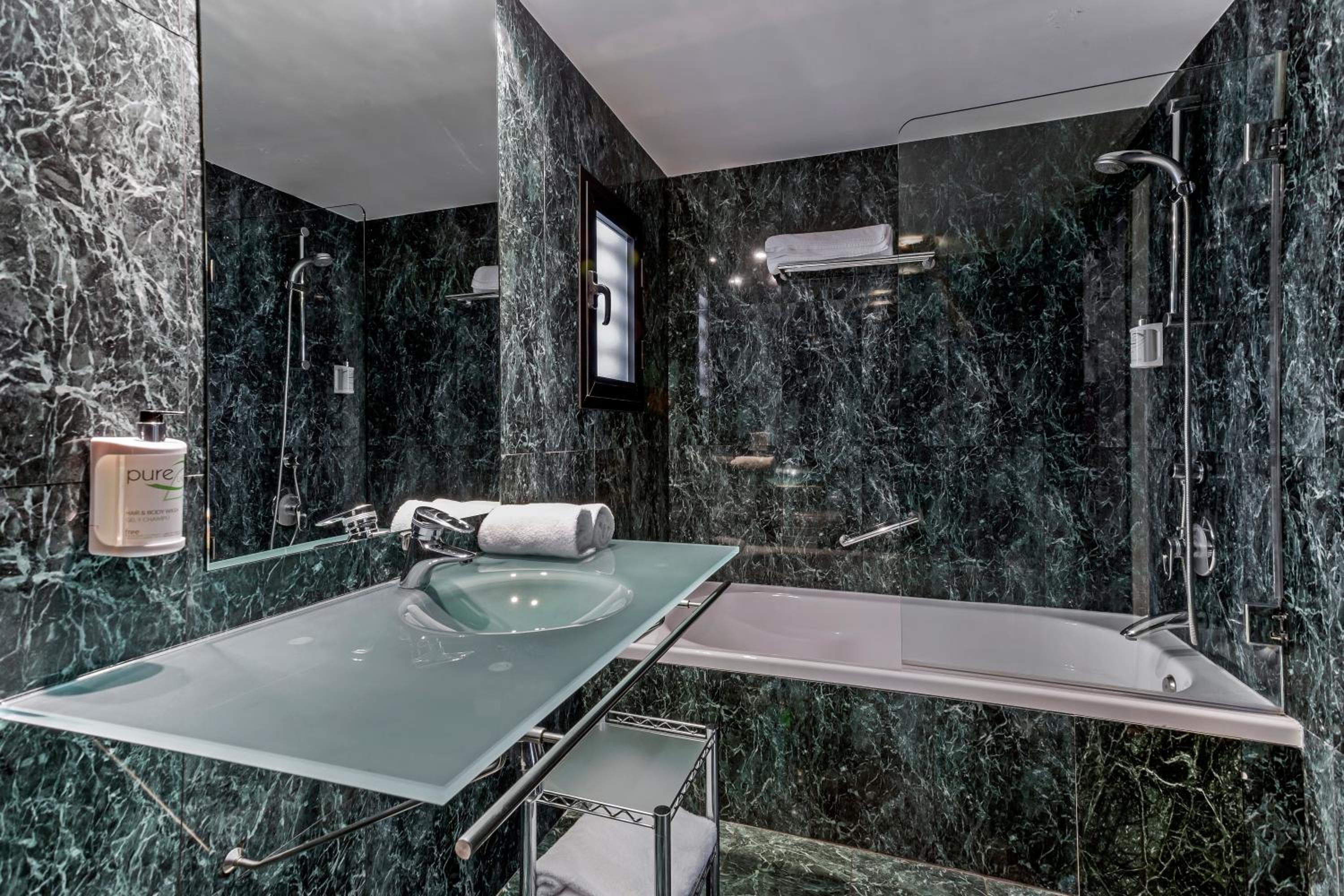 Double or Twin Room - Photo 2