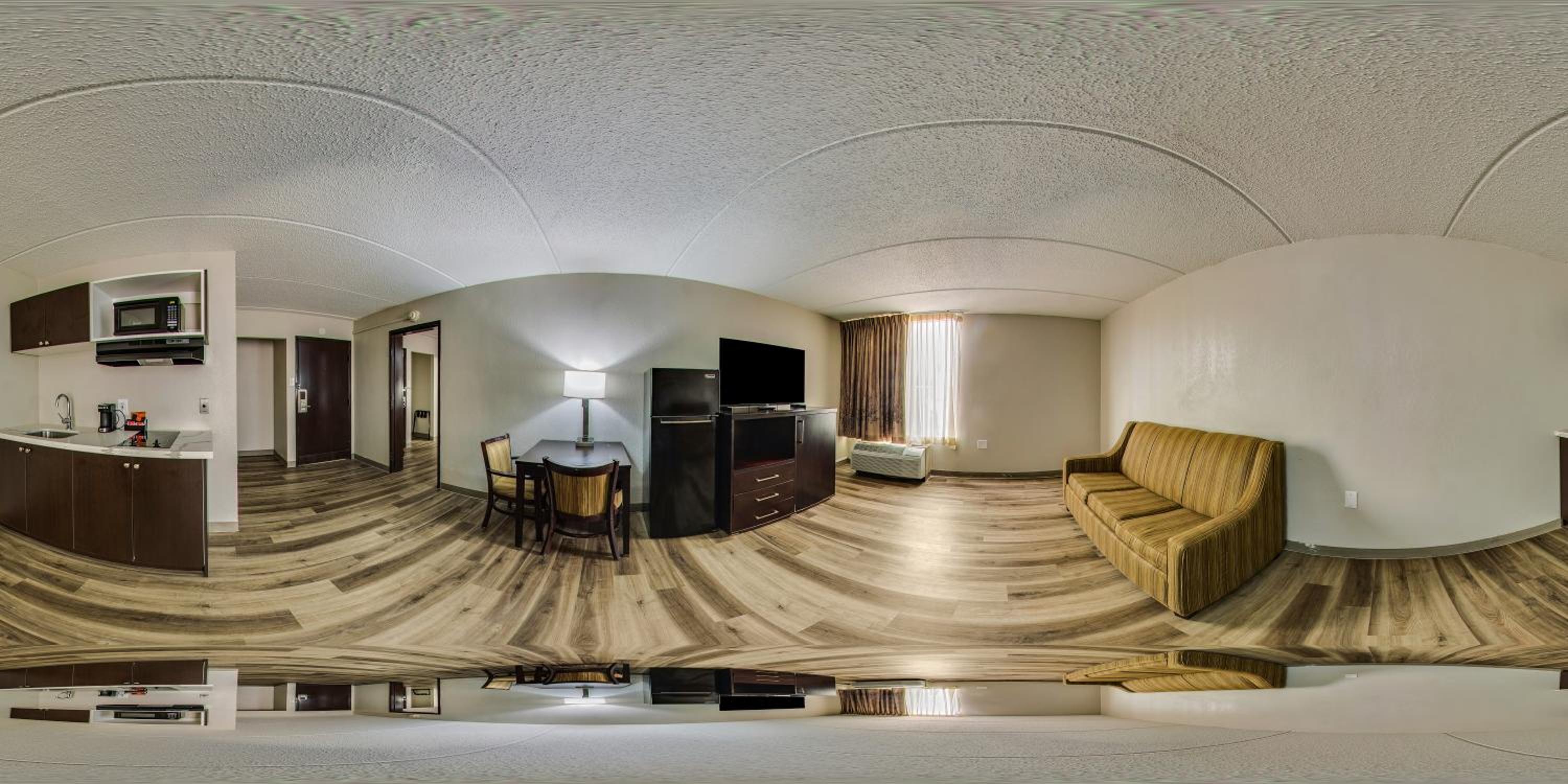 Queen Suite with Two Queen Beds and Sofa Bed - Non Smoking photo 2