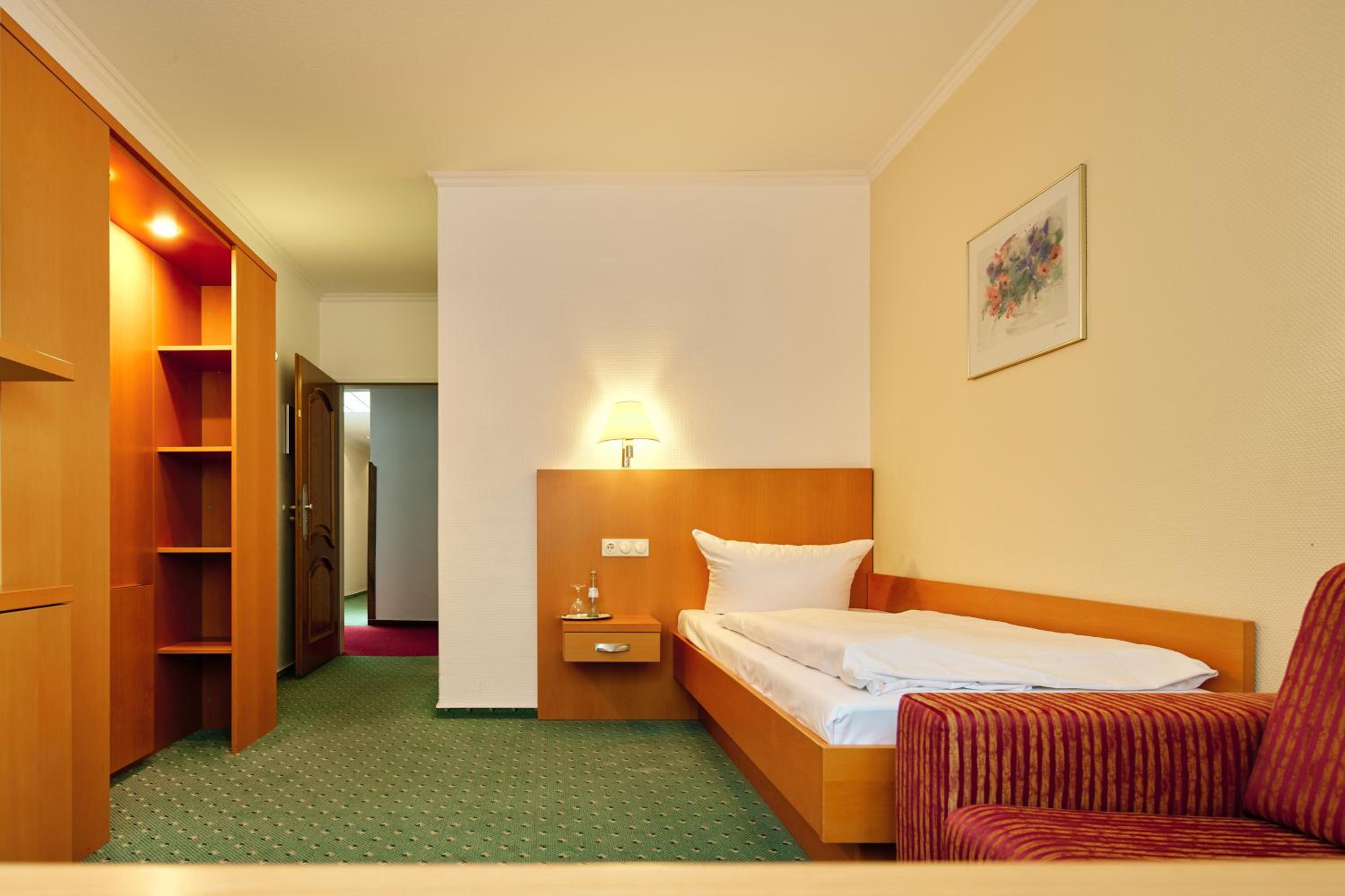 Single Room photo 3