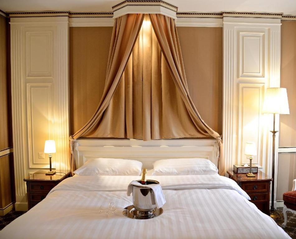 Junior Suite with Balcony - Photo 1