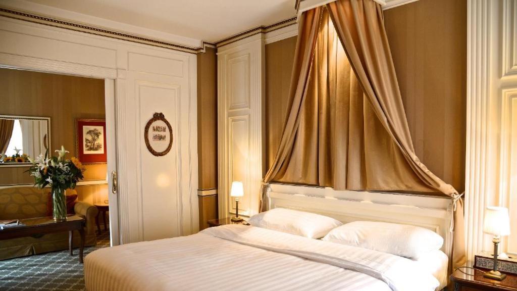 Junior Suite with Balcony - Photo 6