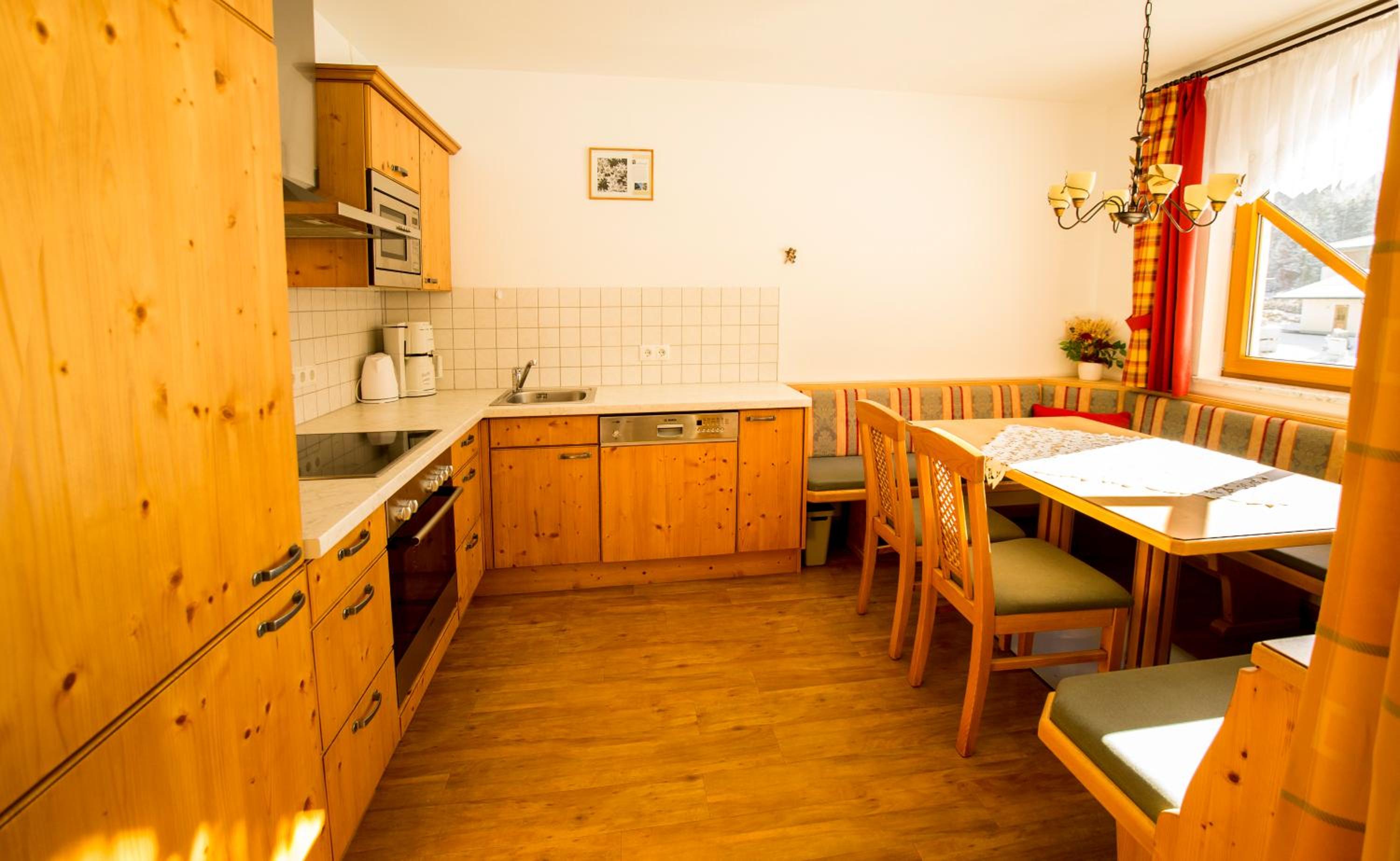 Two-Bedroom Apartment with Balcony photo 2