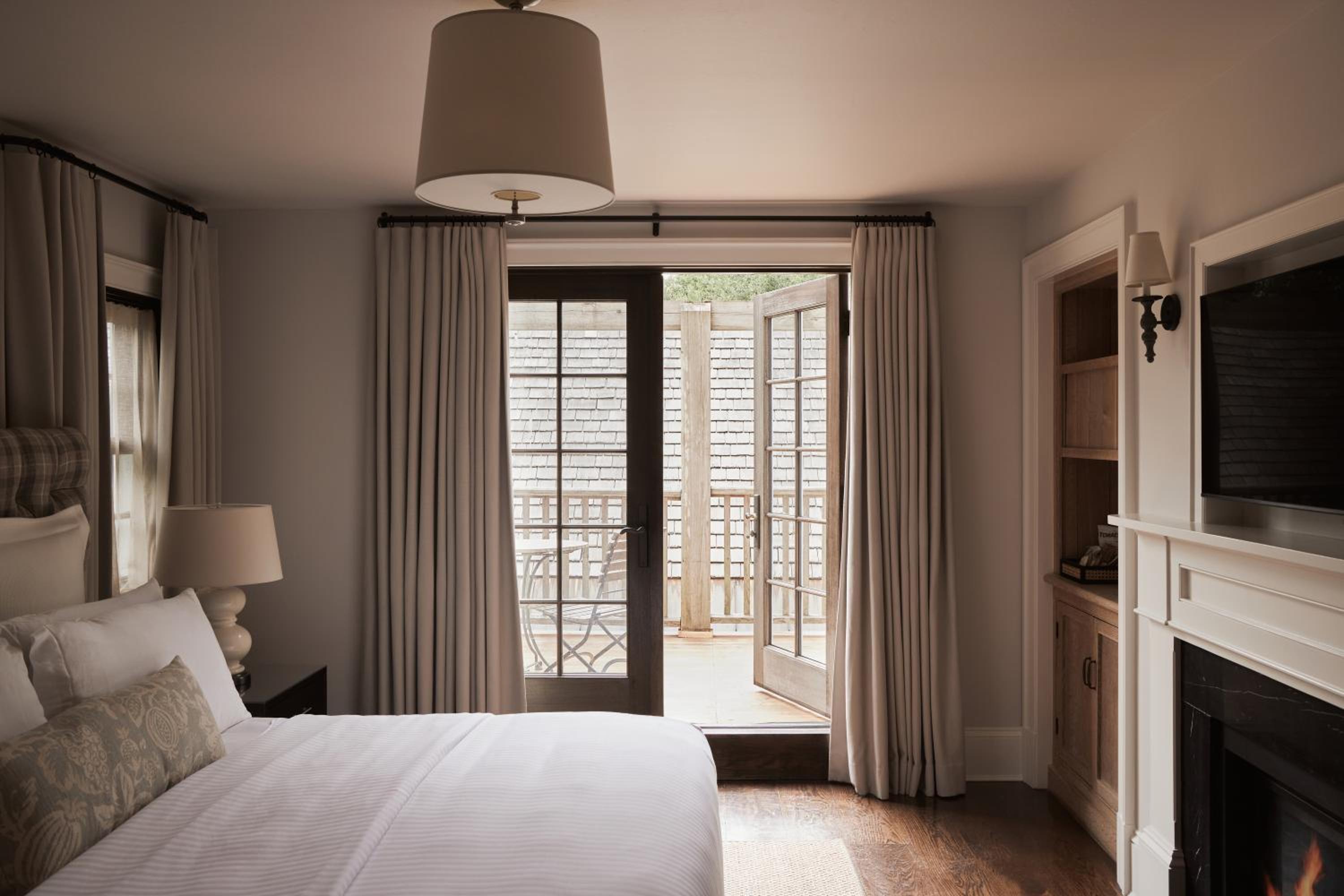 King Room with Balcony photo 1
