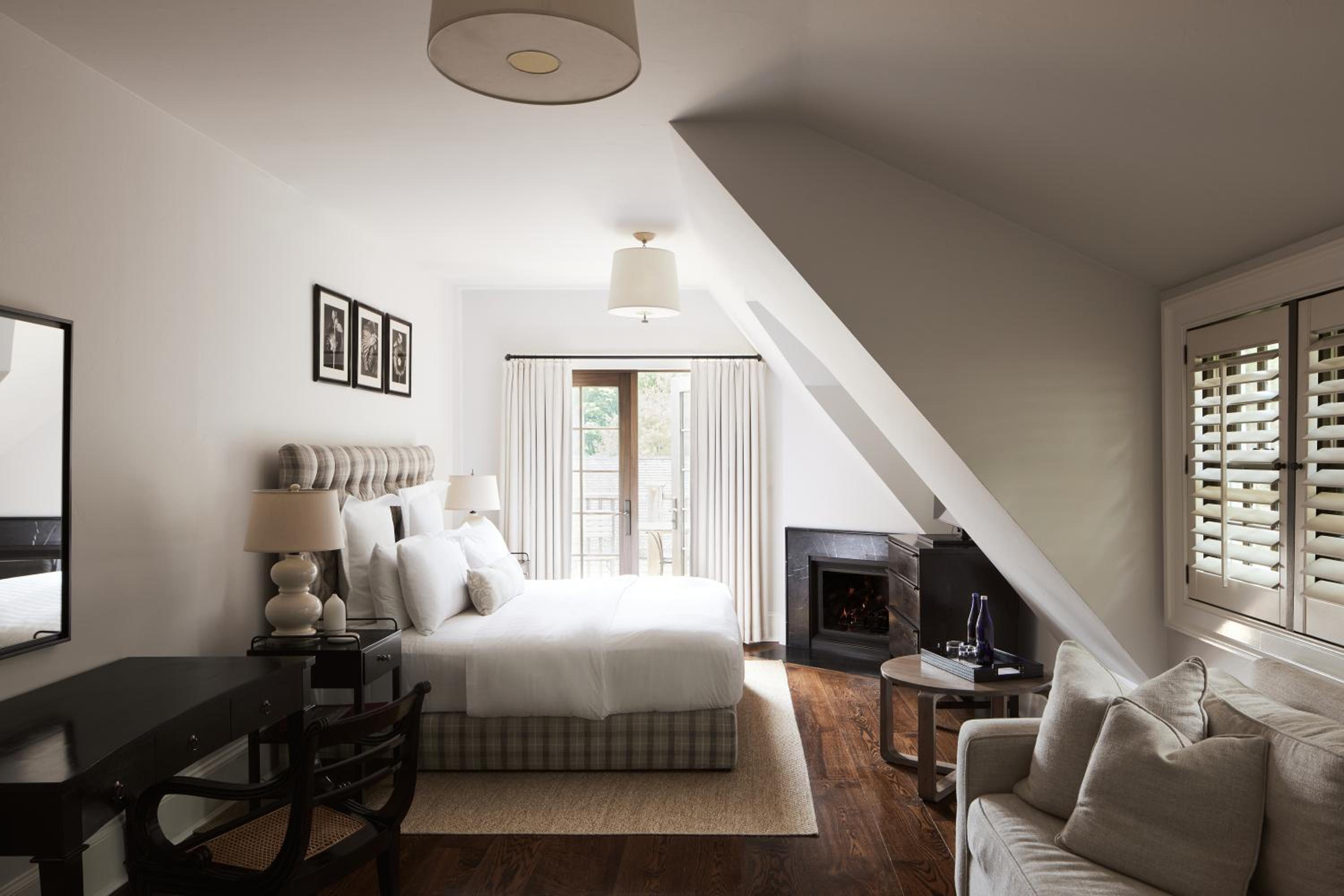 Deluxe King Room photo 1