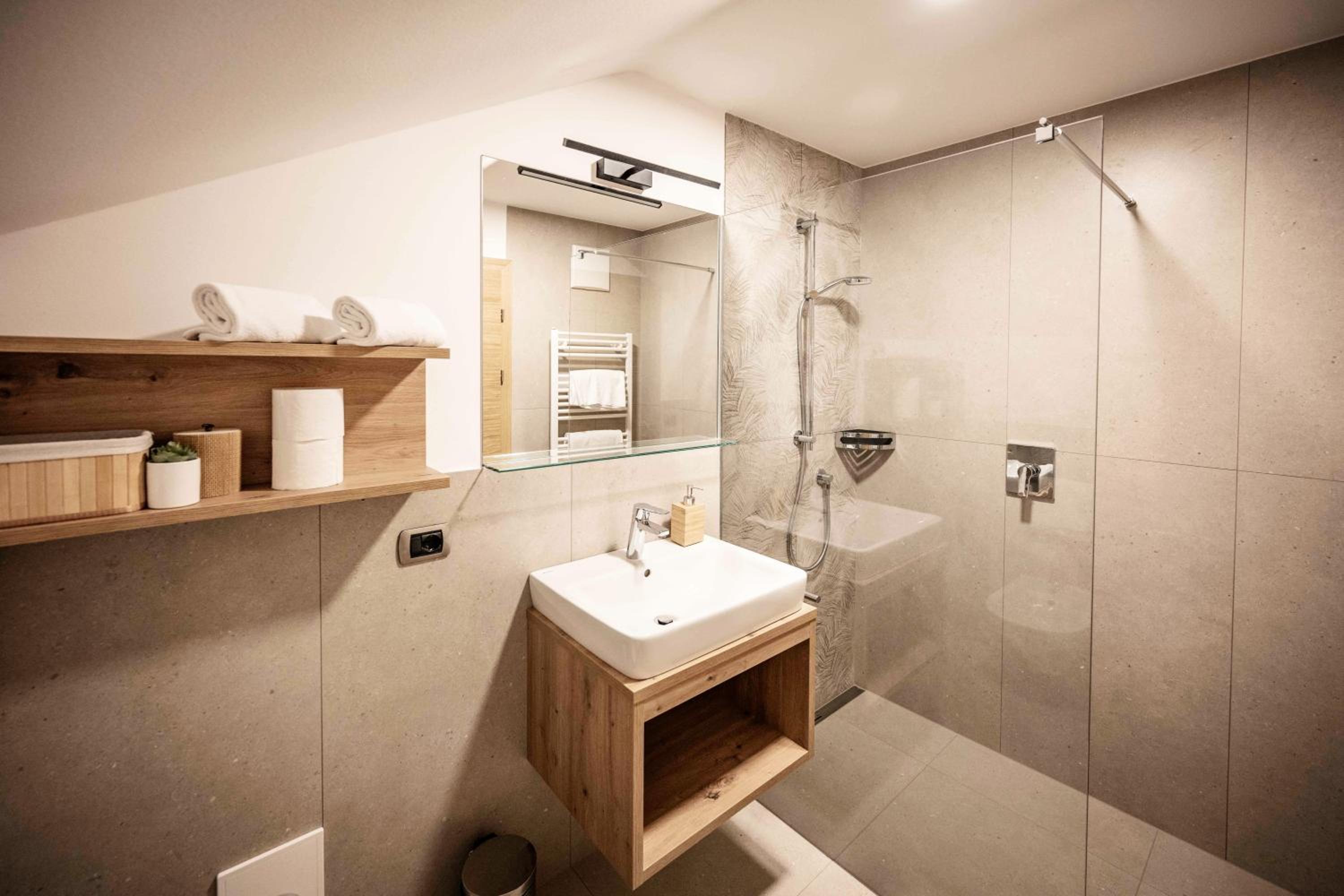 Two-Bedroom Apartment with Mountain View photo 3