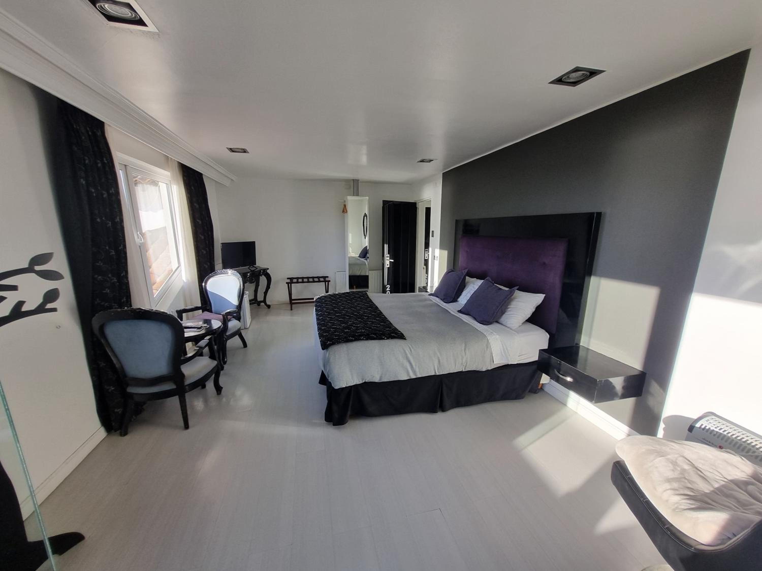 Suite with Spa Bath photo 1