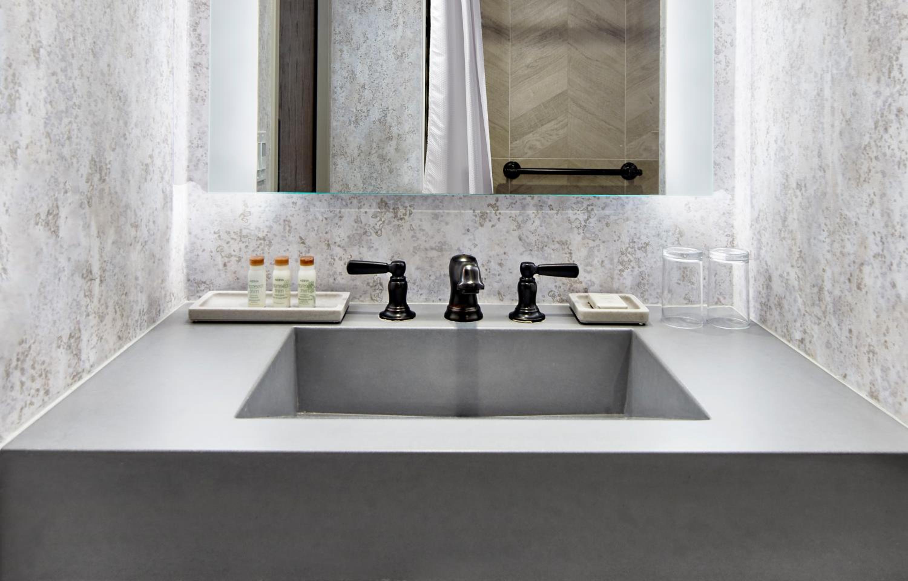 King Room with Roll-In Shower - Mobility and Hearing Accessible - Photo 3