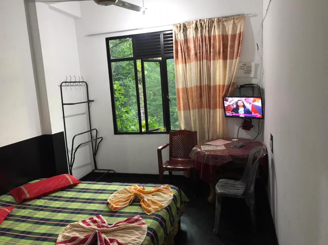 Double or Twin Room with Private Bathroom photo 2